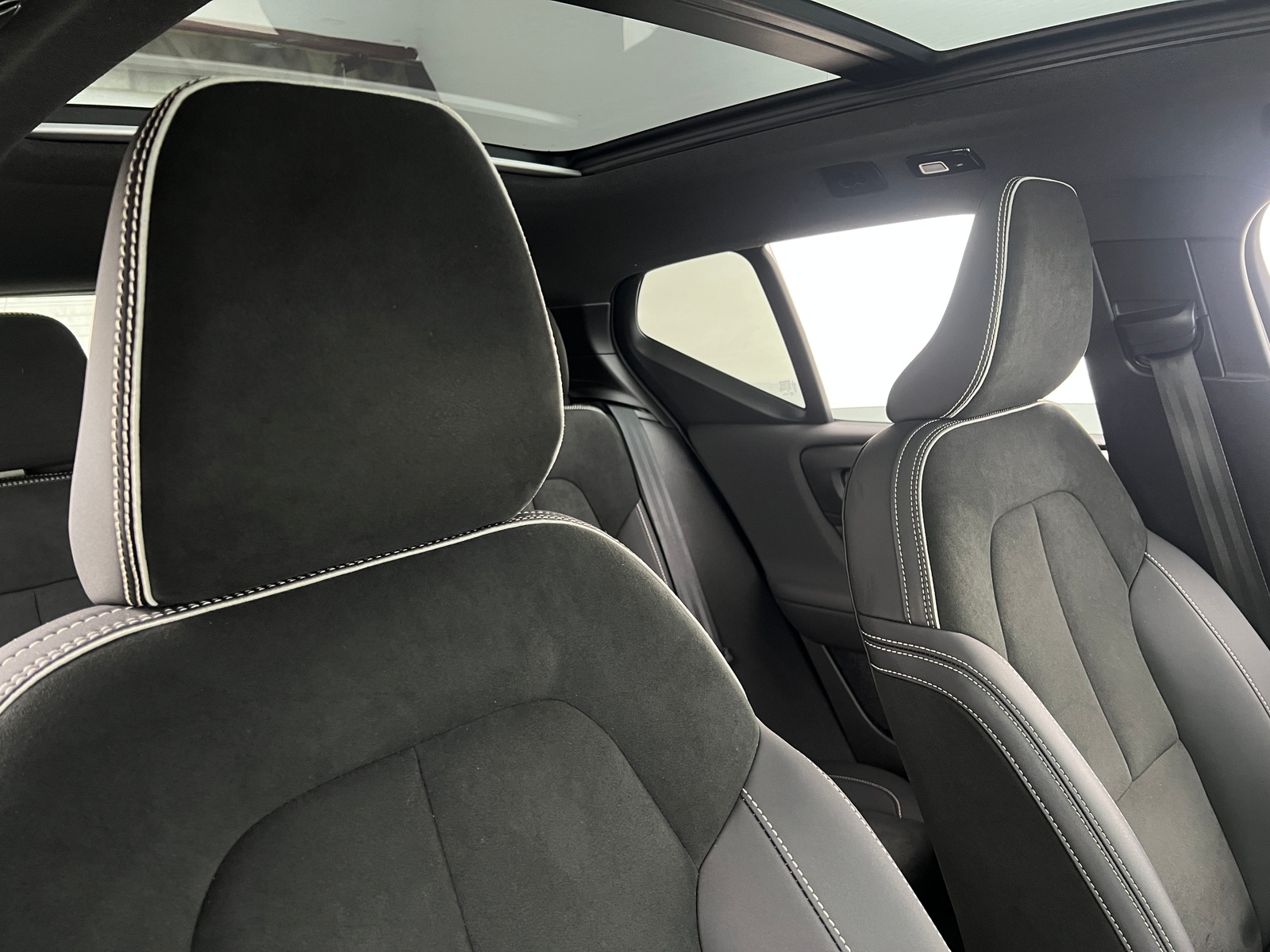 Thumbnail: 2024 Volvo XC40 - 2