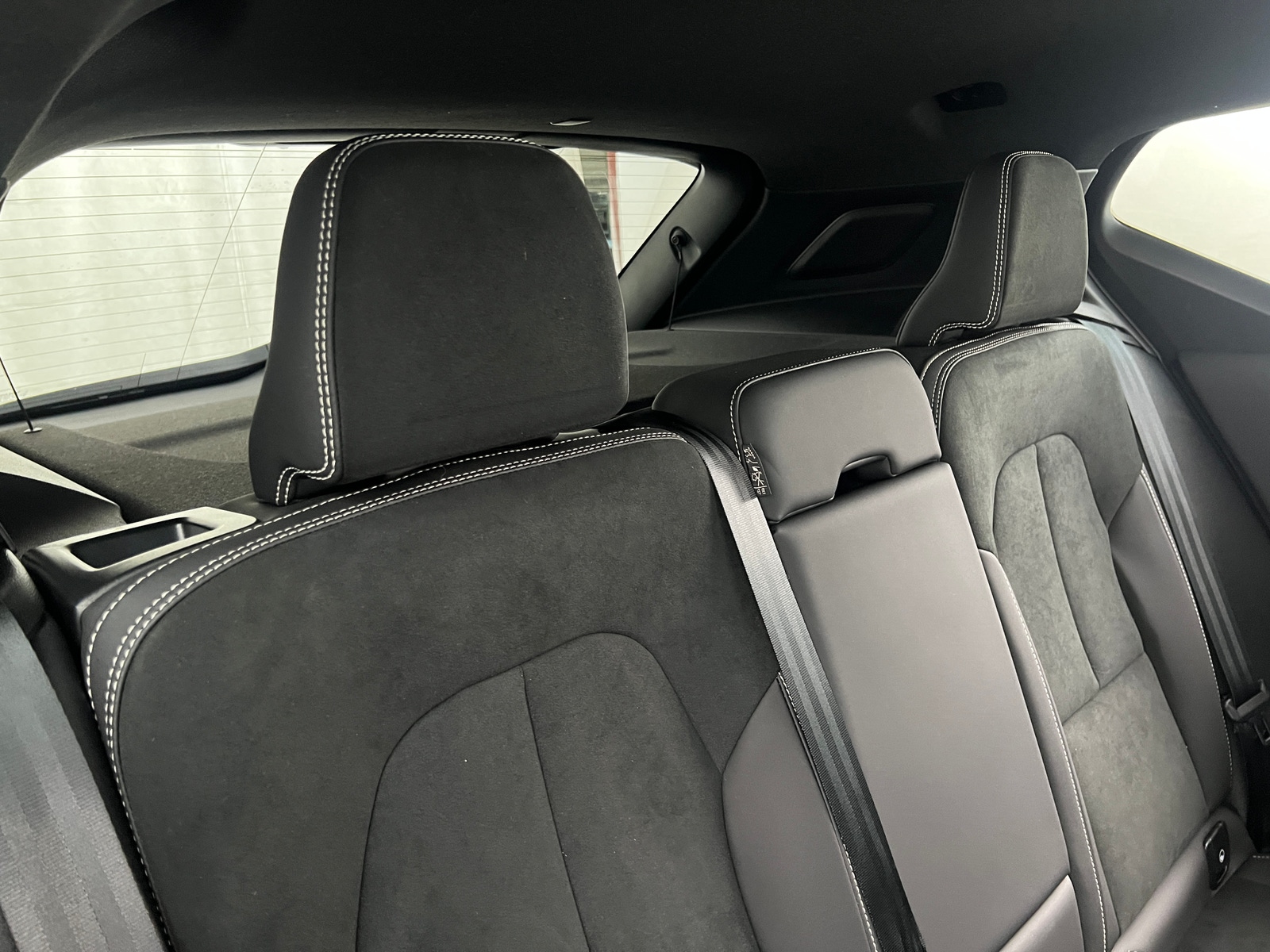 Thumbnail: 2024 Volvo XC40 - 6