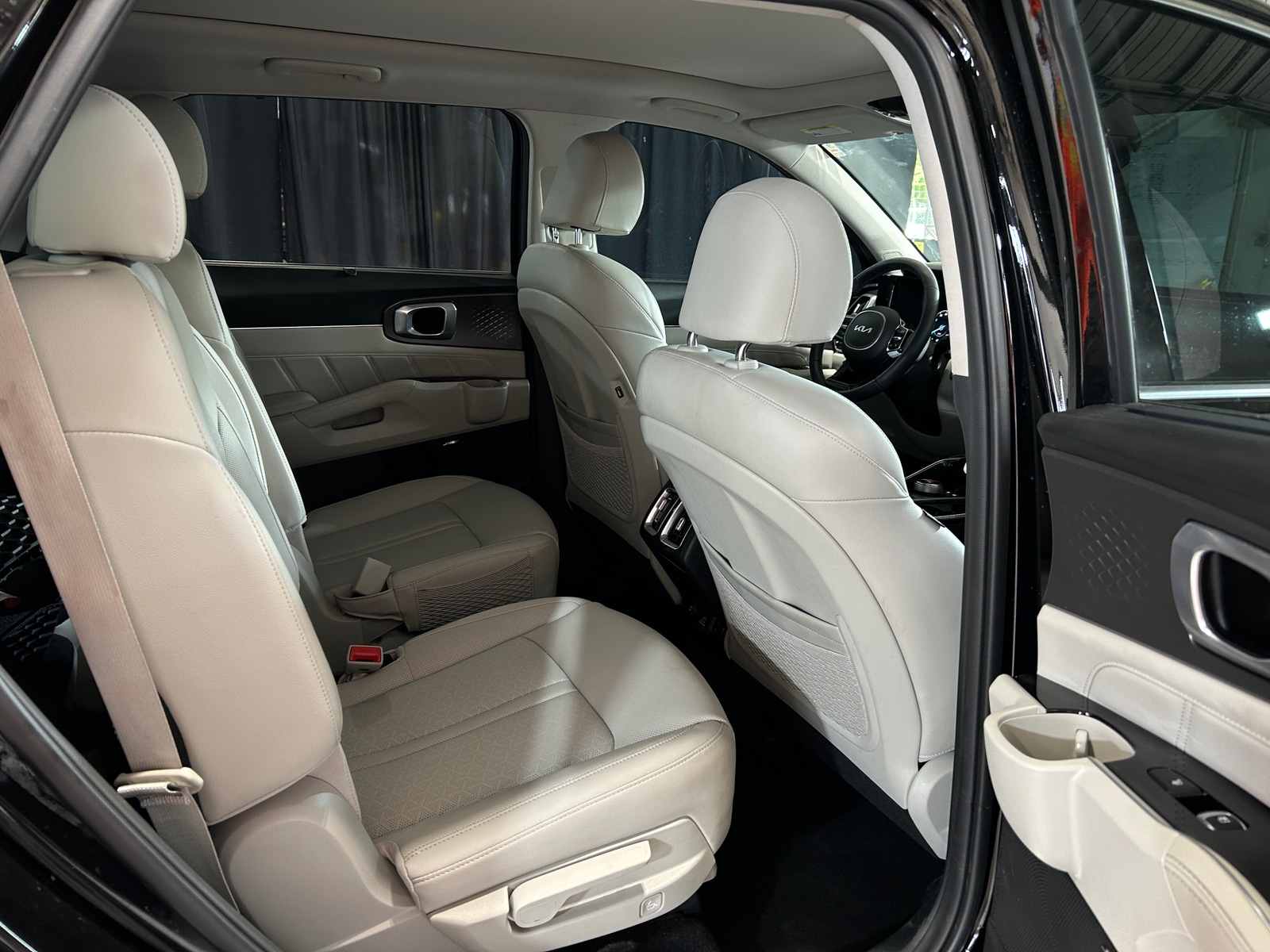 Thumbnail: 2023 Kia Sorento - 5