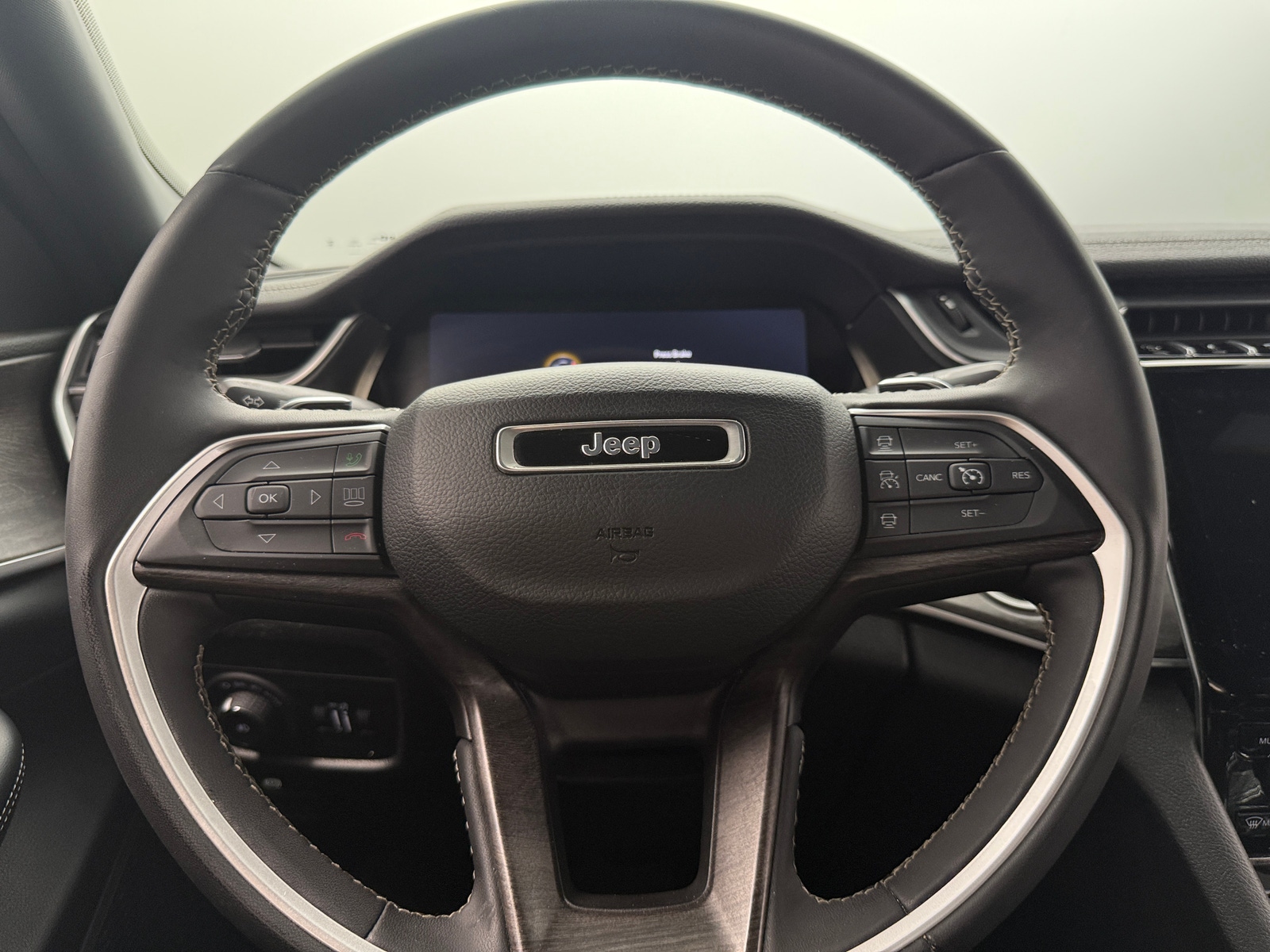 Thumbnail: 2024 Jeep Grand Cherokee L - 4