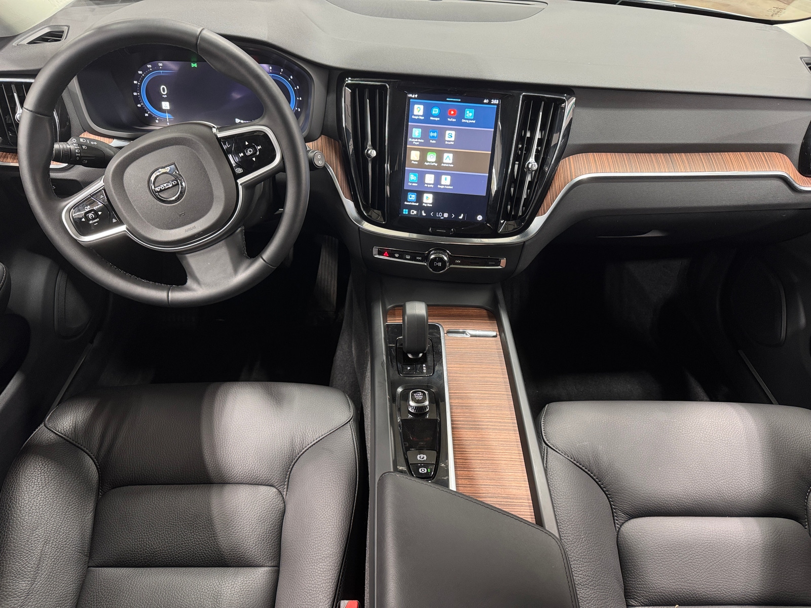 Thumbnail: 2025 Volvo V60 - 2