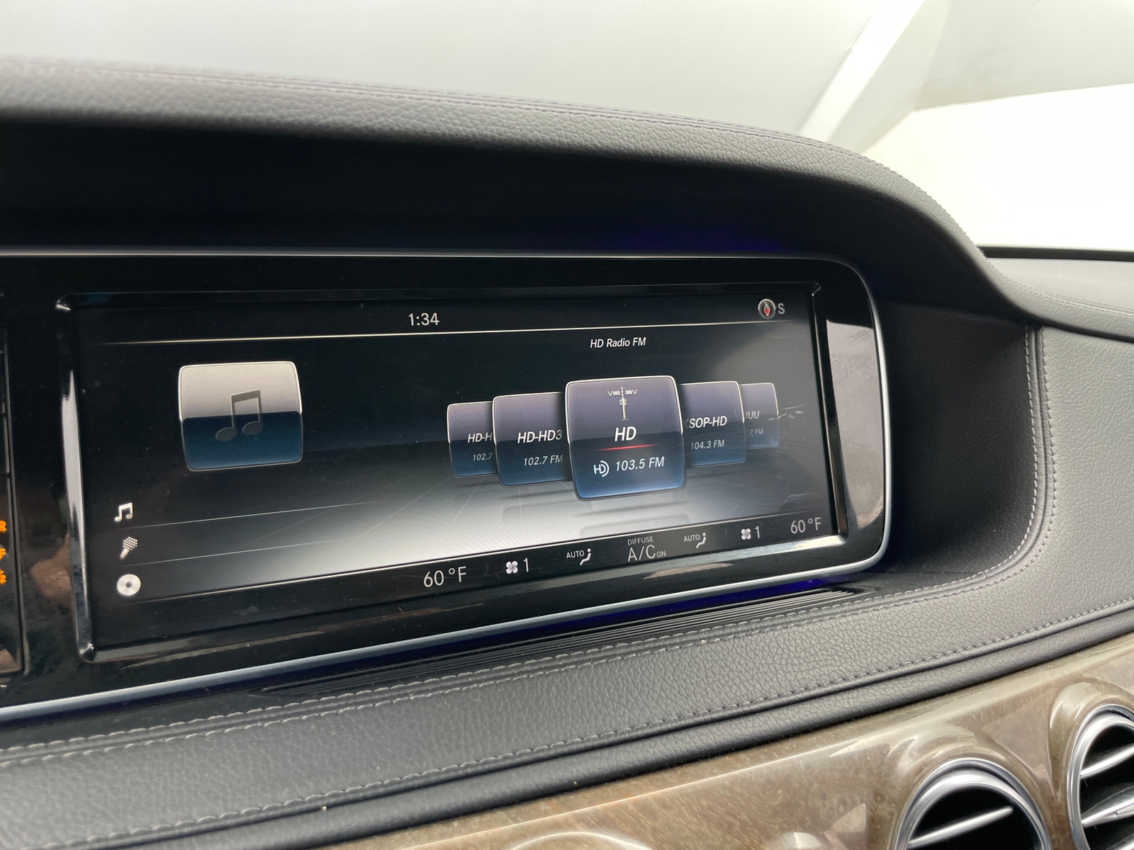 Thumbnail: 2015 Mercedes-Benz S-Class - 3