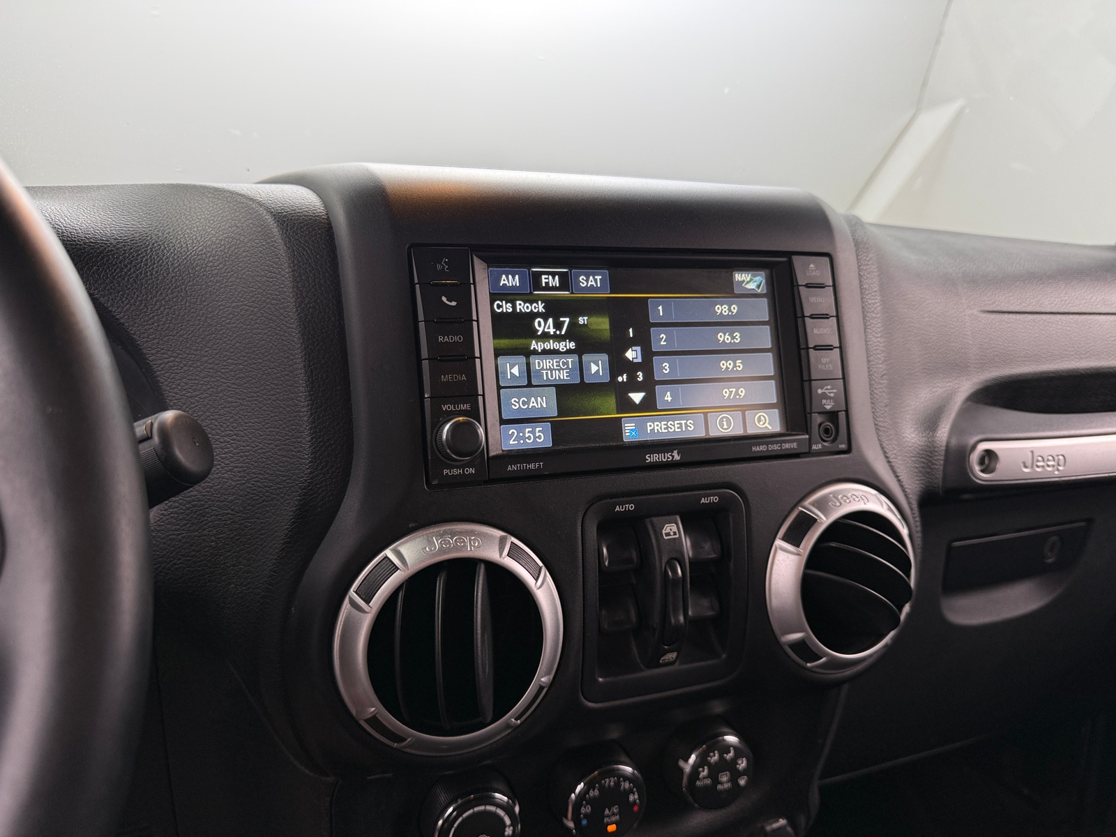 Thumbnail: 2015 Jeep Wrangler - 3
