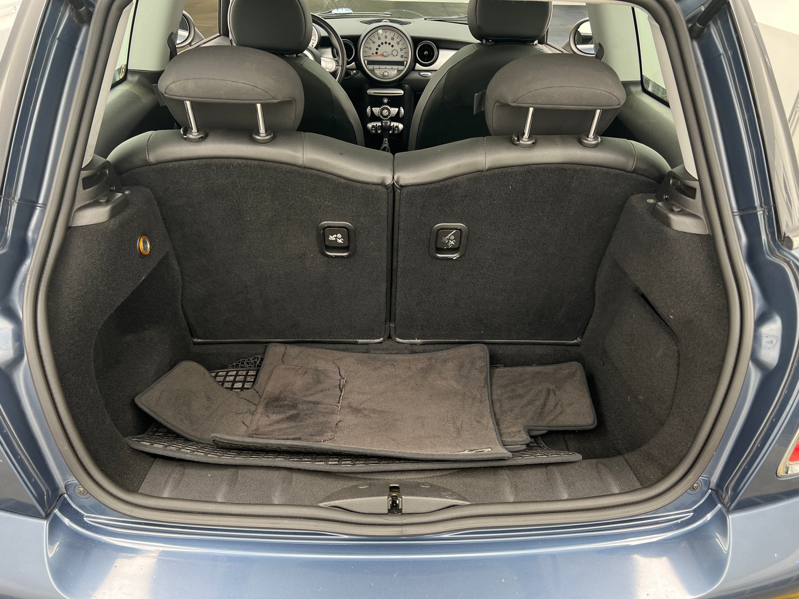 Thumbnail: 2010 MINI Cooper Hardtop - 6