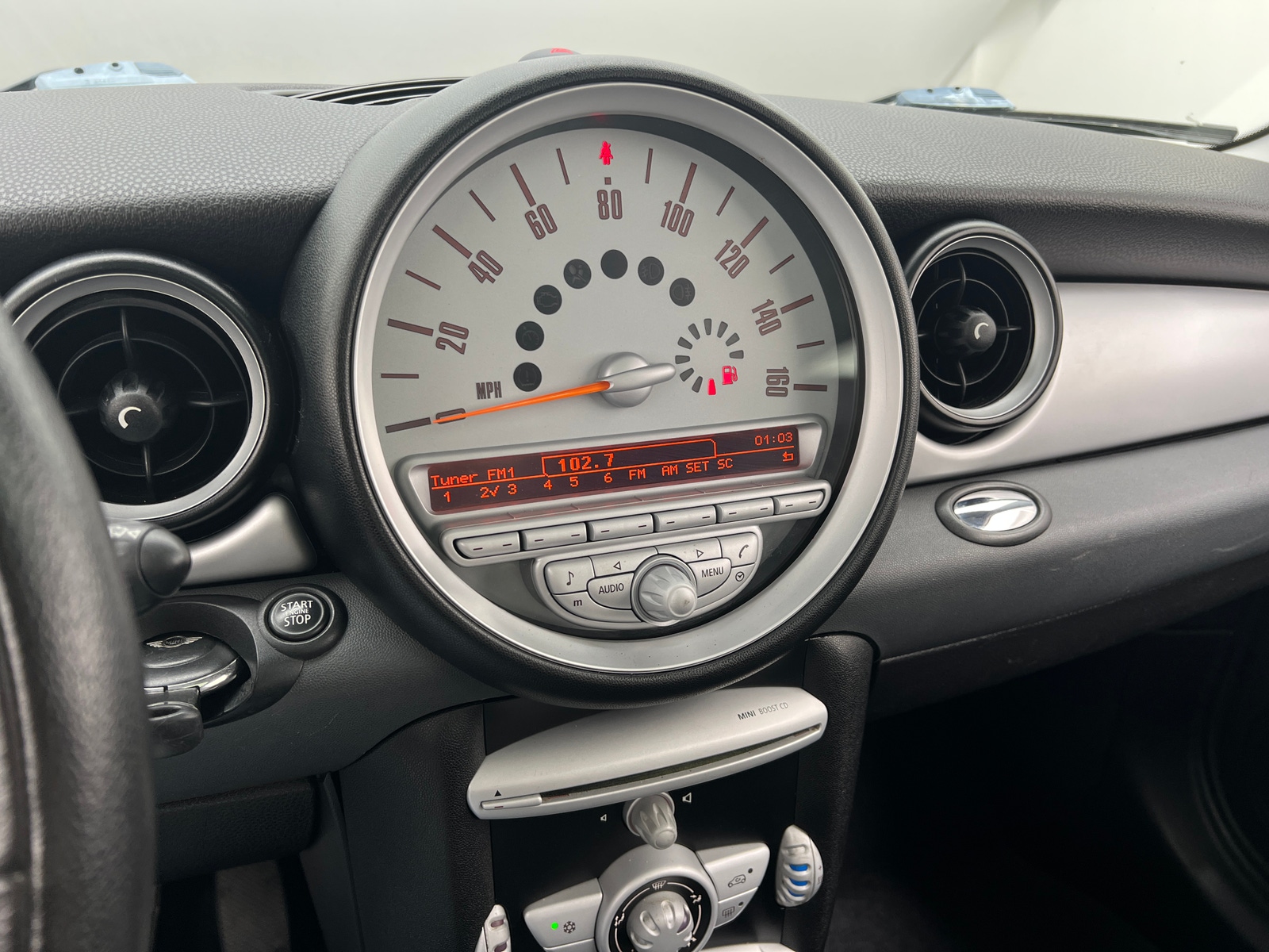 Thumbnail: 2010 MINI Cooper Hardtop - 3
