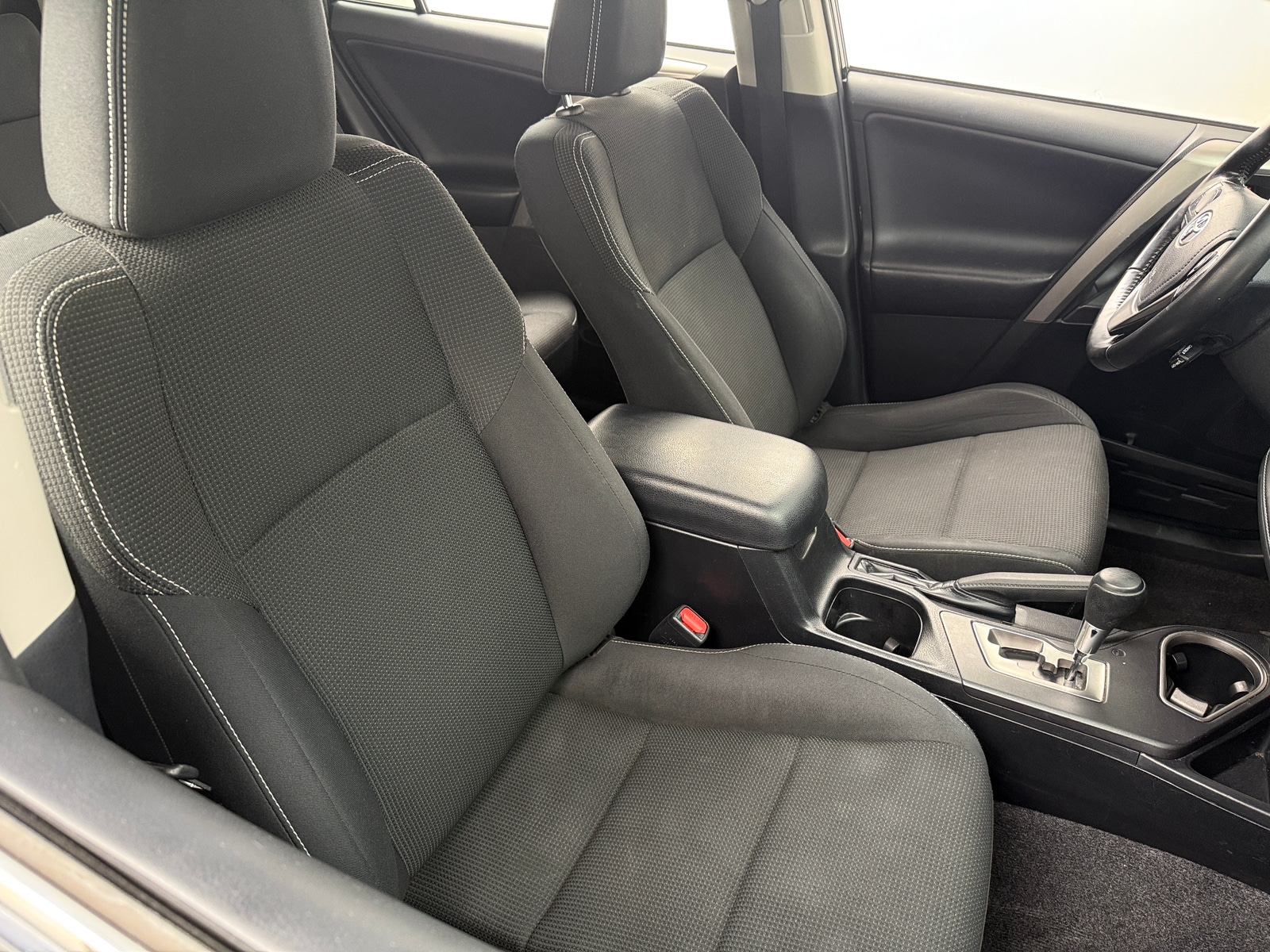 Thumbnail: 2018 Toyota RAV4 - 2