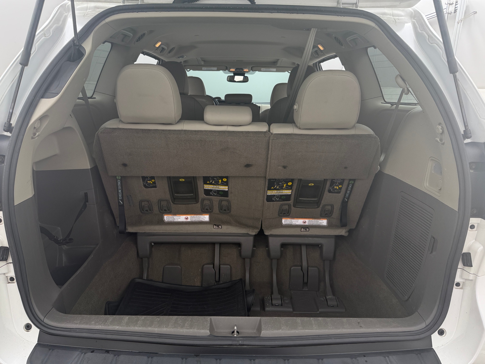 Thumbnail: 2018 Toyota Sienna - 6