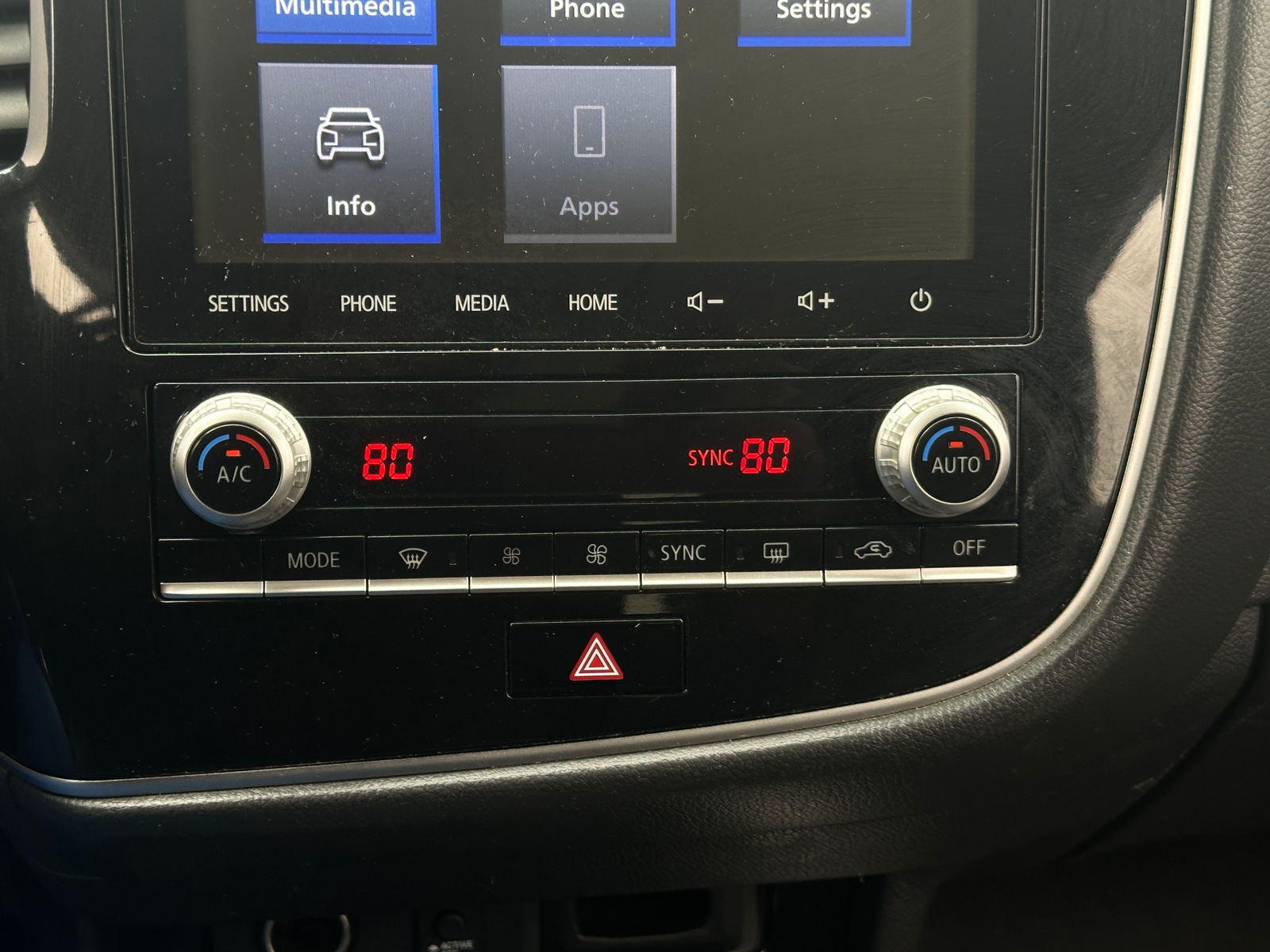 Thumbnail: 2020 Mitsubishi Outlander - 3