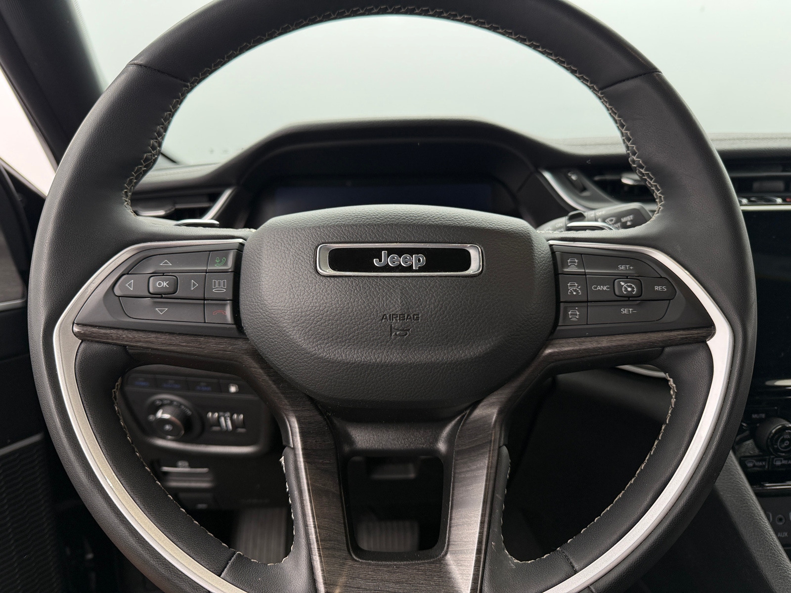 Thumbnail: 2024 Jeep Grand Cherokee - 4