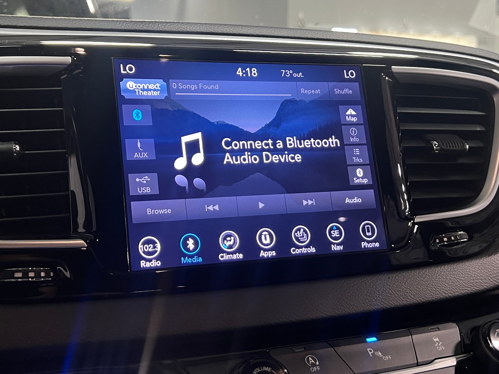 Thumbnail: 2019 Chrysler Pacifica - 3