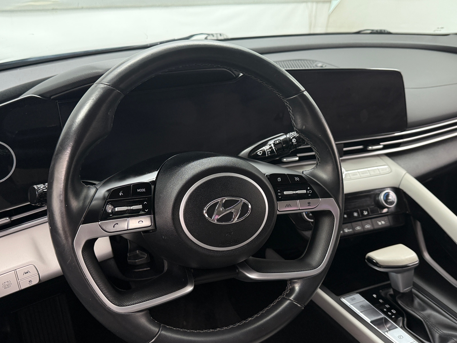 Thumbnail: 2023 Hyundai Elantra - 4