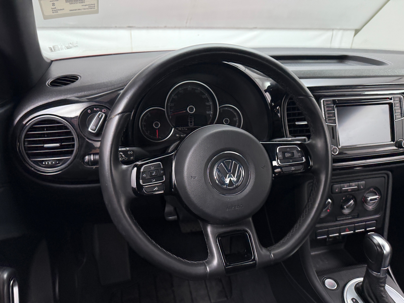 Thumbnail: 2018 Volkswagen Beetle - 5