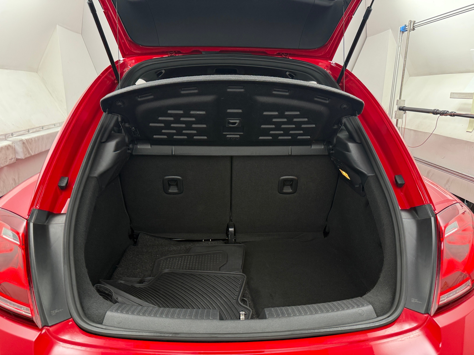 Thumbnail: 2018 Volkswagen Beetle - 7
