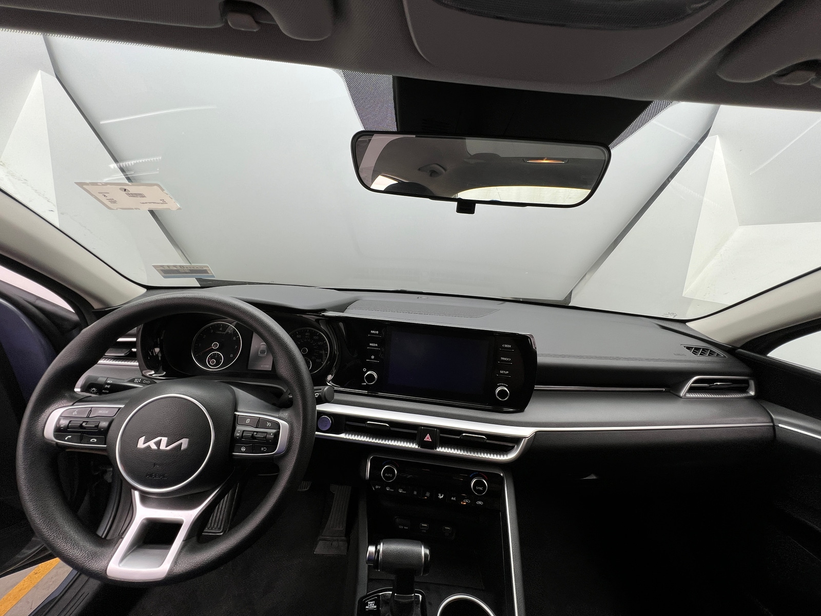 Thumbnail: 2023 Kia K5 - 3