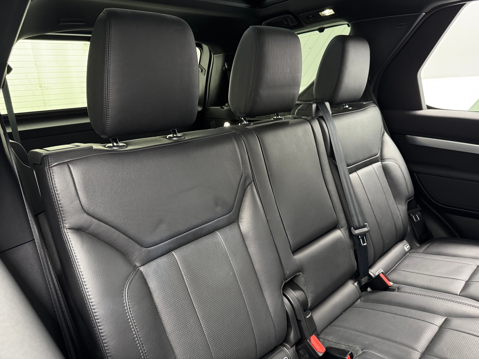 Thumbnail: 2020 Land Rover Discovery - 5