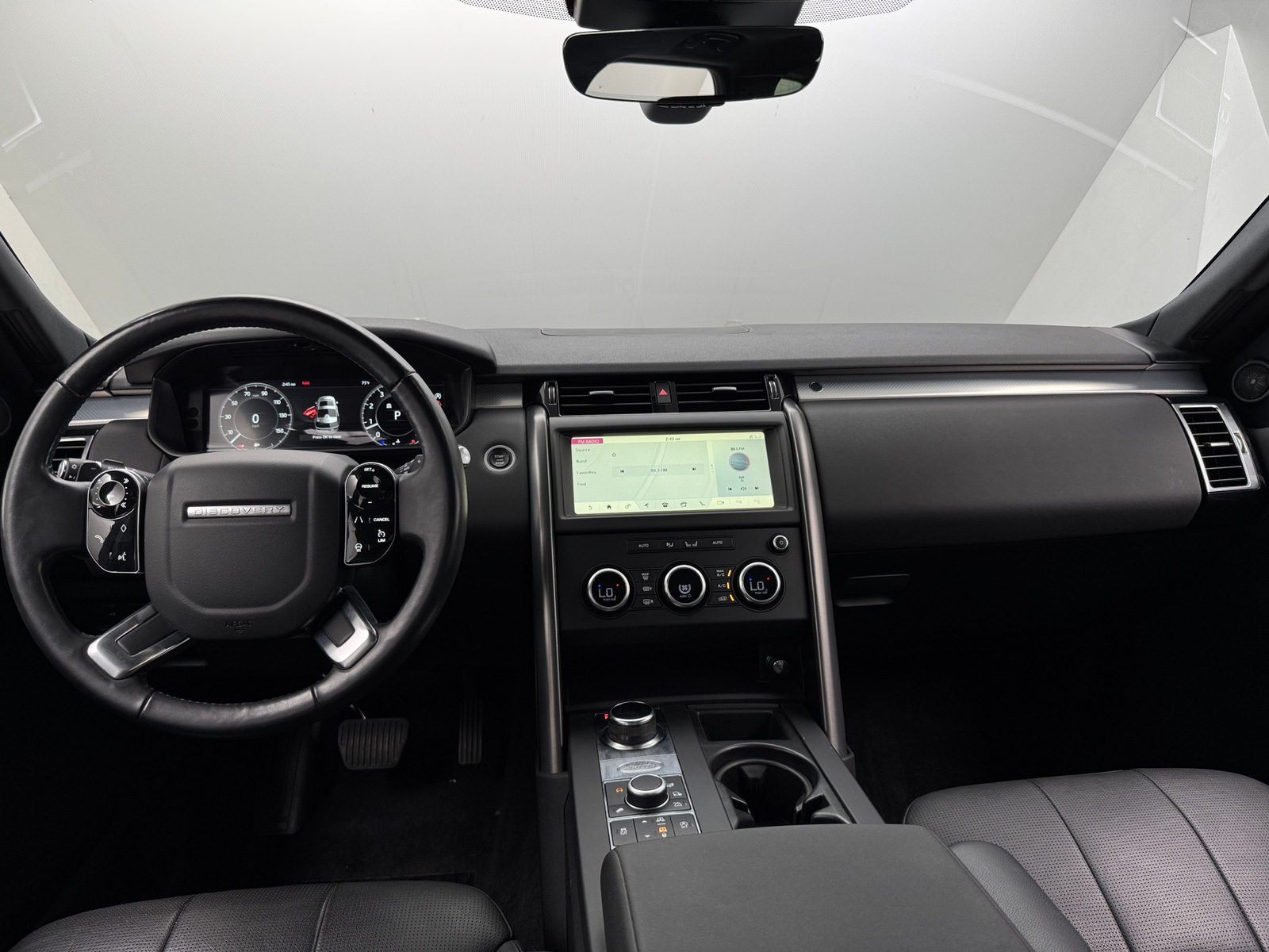 Thumbnail: 2020 Land Rover Discovery - 2