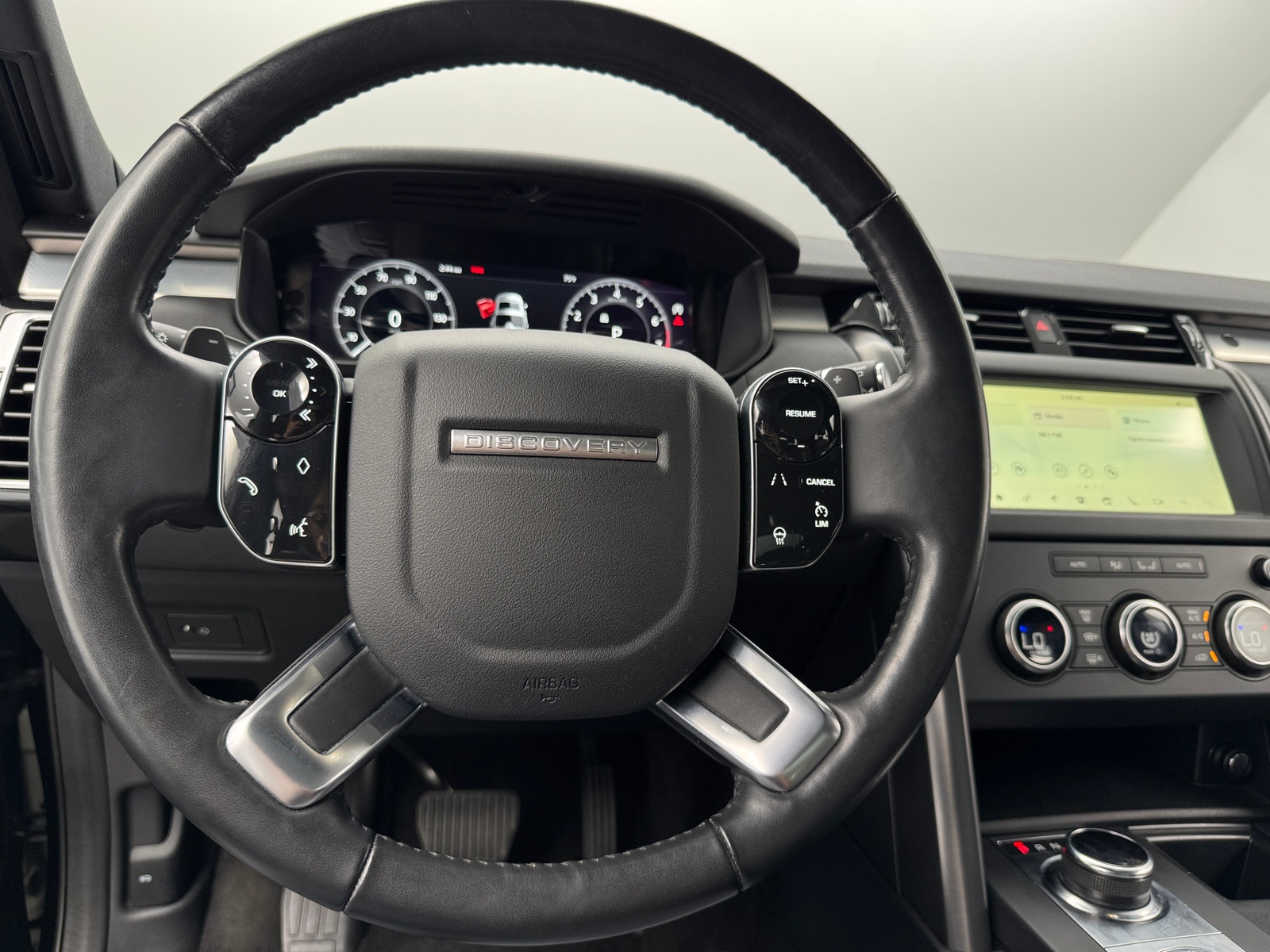 Thumbnail: 2020 Land Rover Discovery - 4