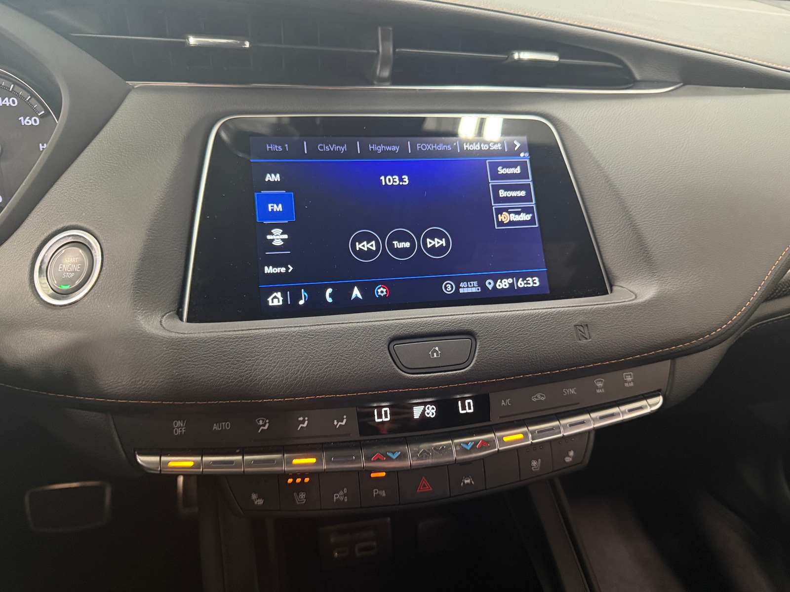 Thumbnail: 2020 Cadillac XT4 - 3