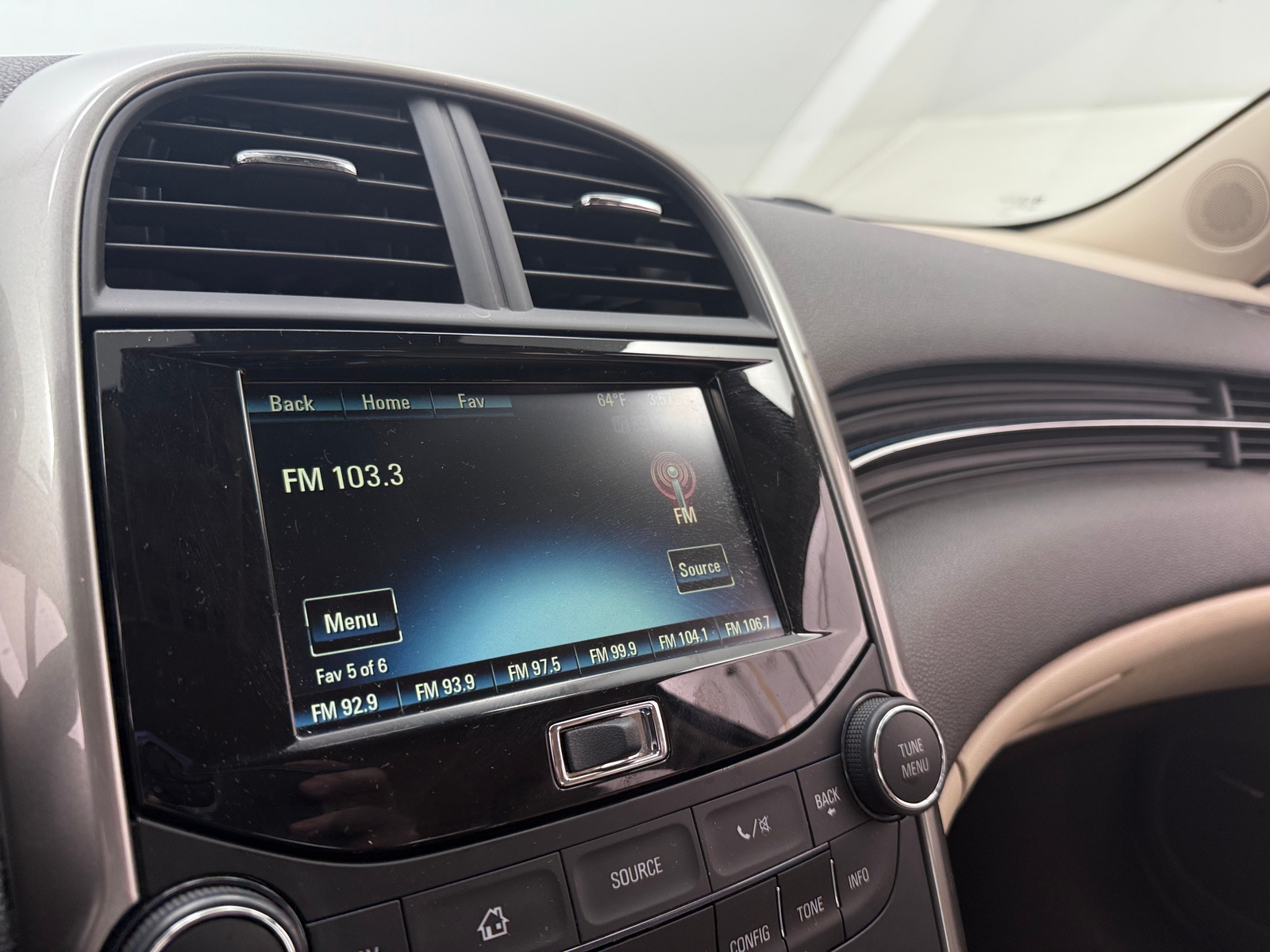 Thumbnail: 2015 Chevrolet Malibu - 3