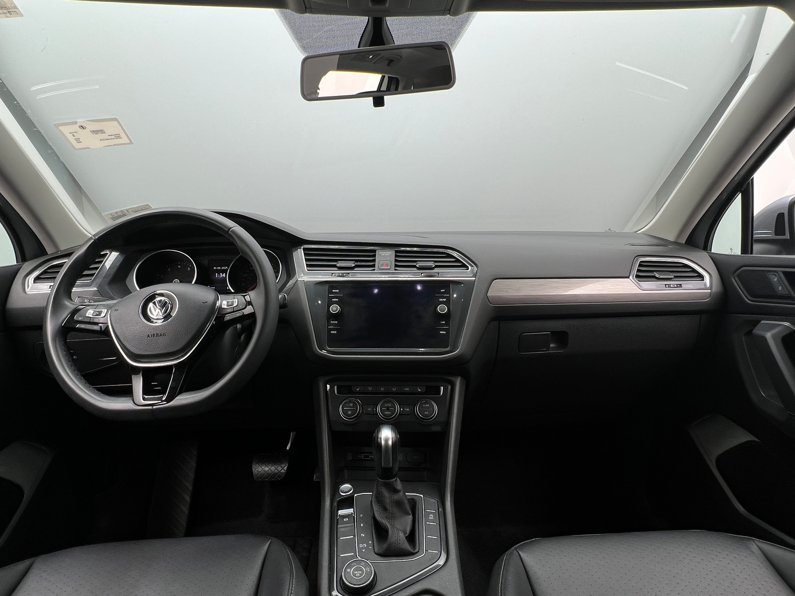 Thumbnail: 2020 Volkswagen Tiguan - 2