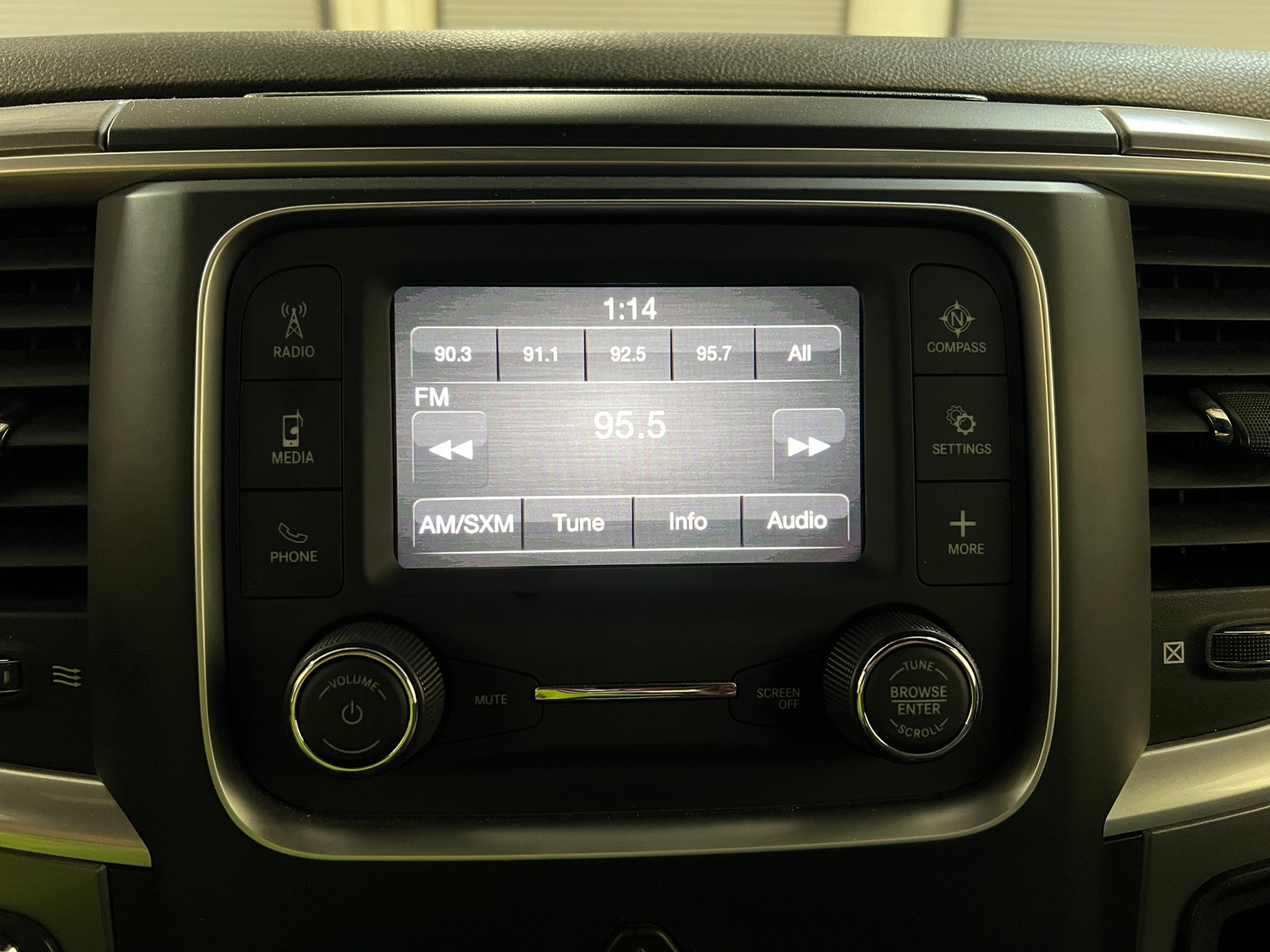 Thumbnail: 2021 RAM 1500 Classic - 4