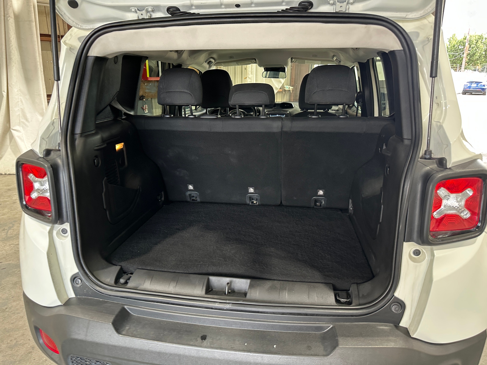 Thumbnail: 2020 Jeep Renegade - 7