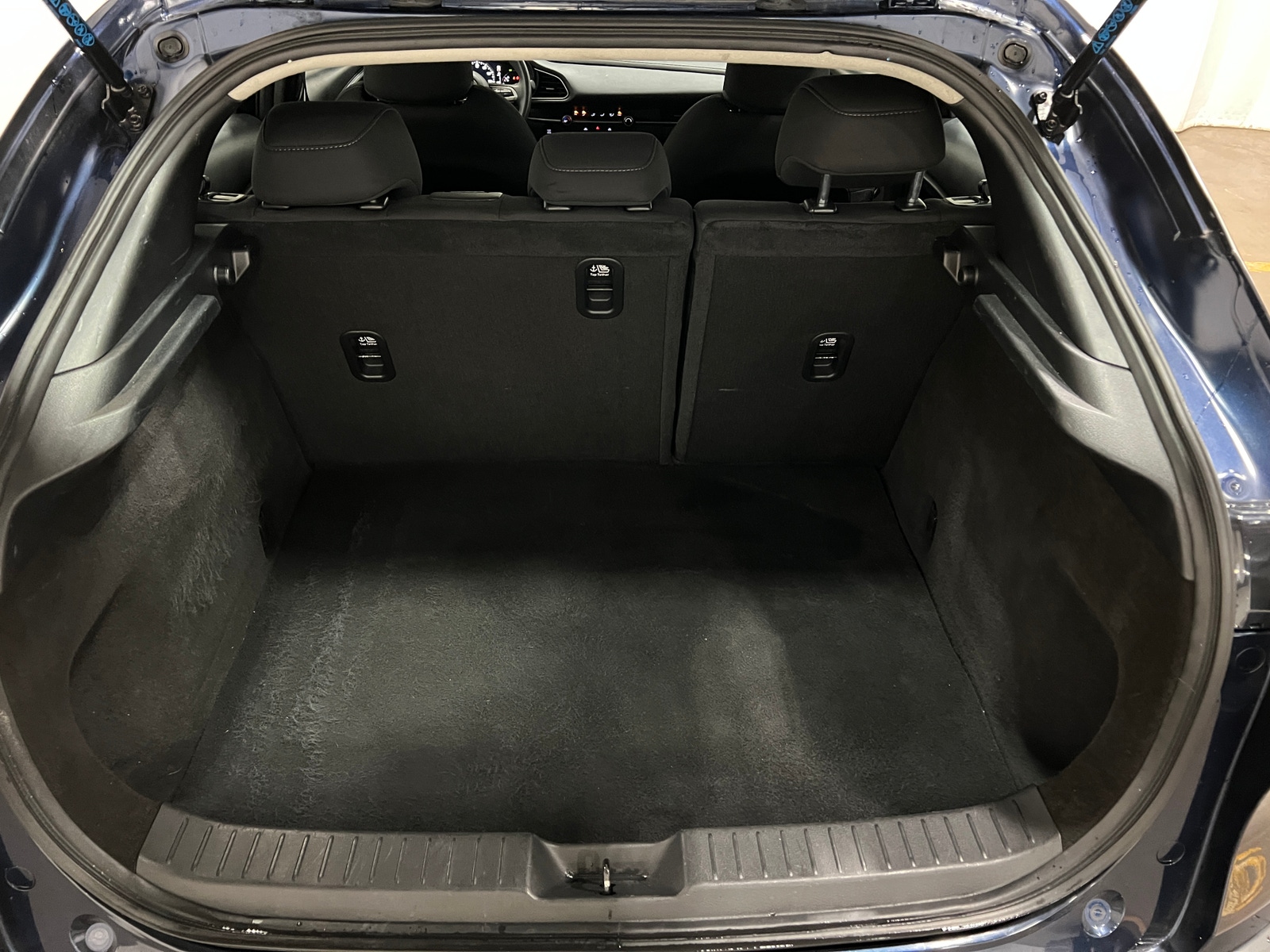 Thumbnail: 2022 Mazda CX-30 - 7