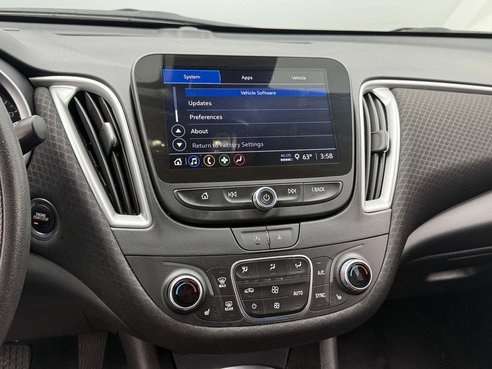 Thumbnail: 2024 Chevrolet Malibu - 4