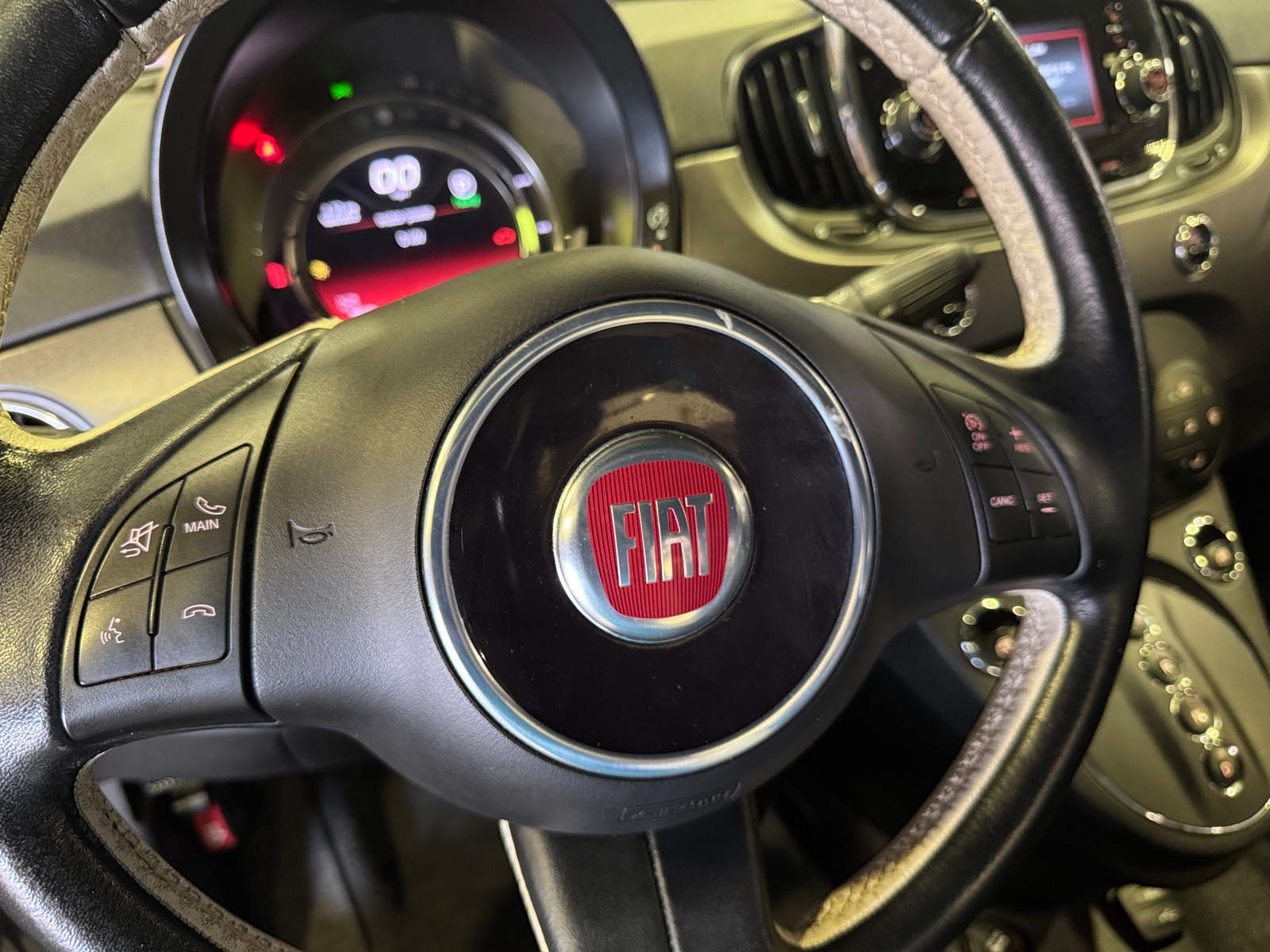 Thumbnail: 2018 Fiat 500e - 4