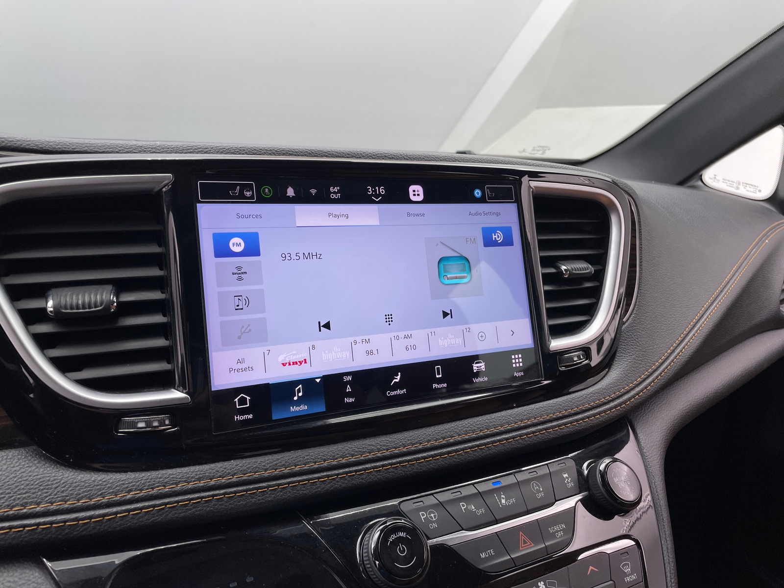 Thumbnail: 2021 Chrysler Pacifica - 3