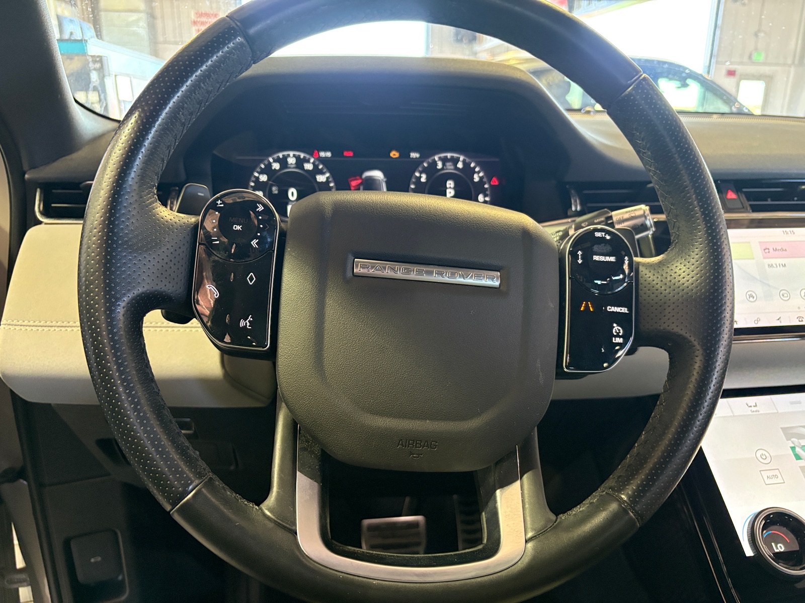 Thumbnail: 2020 Land Rover Range Rover Evoque - 4
