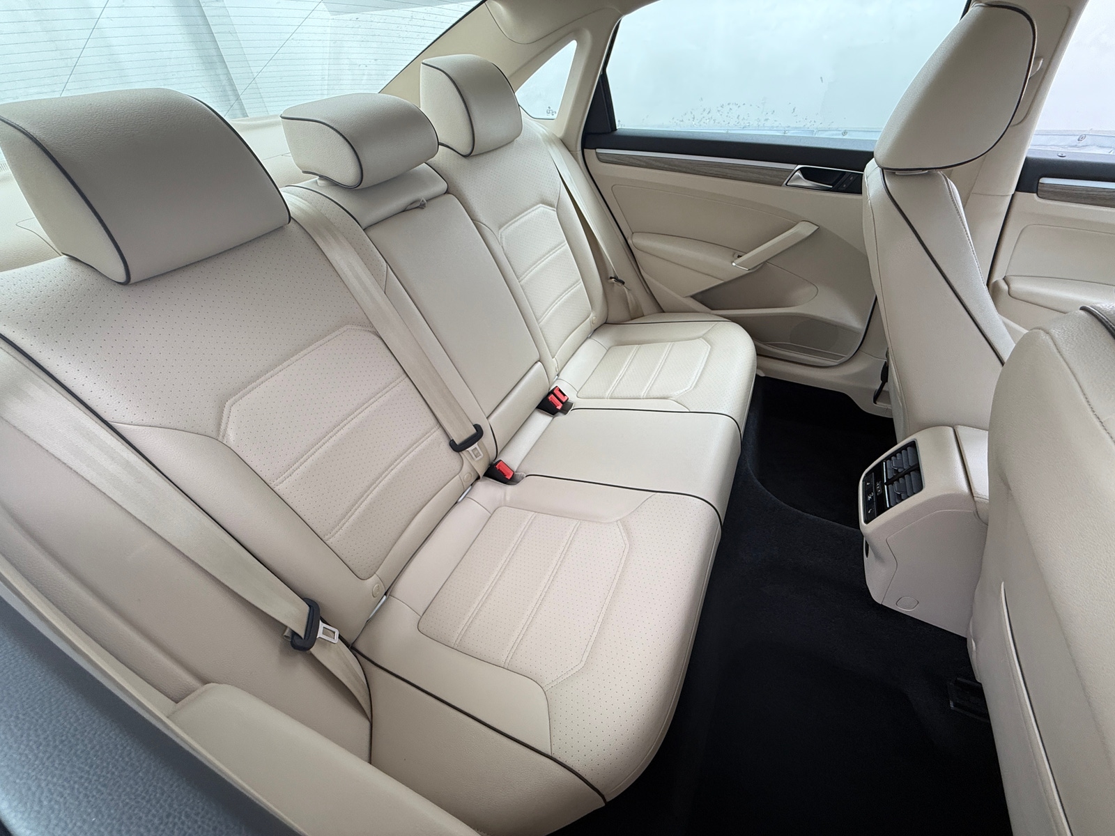 Thumbnail: 2016 Volkswagen Passat - 5