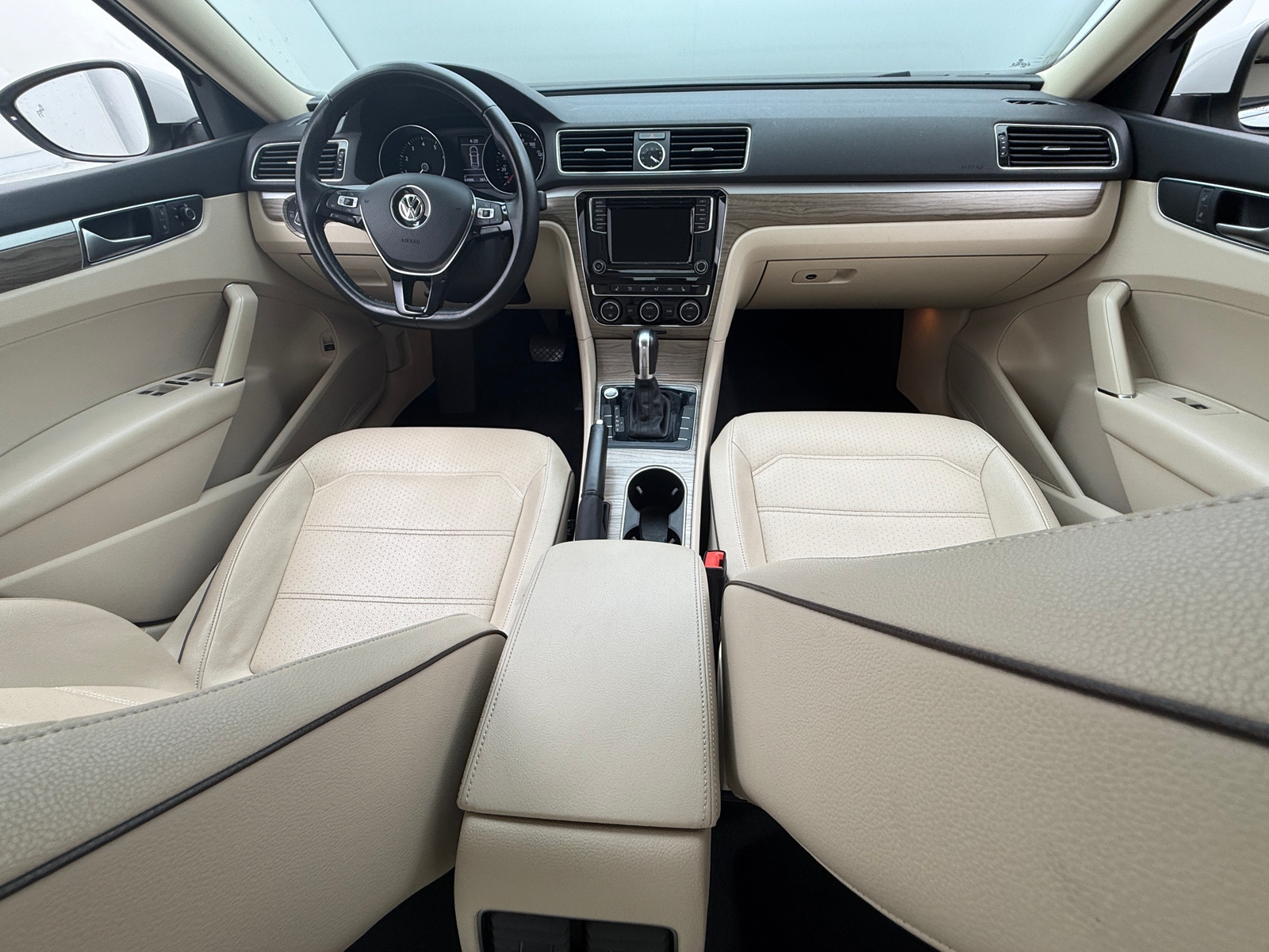 Thumbnail: 2016 Volkswagen Passat - 2