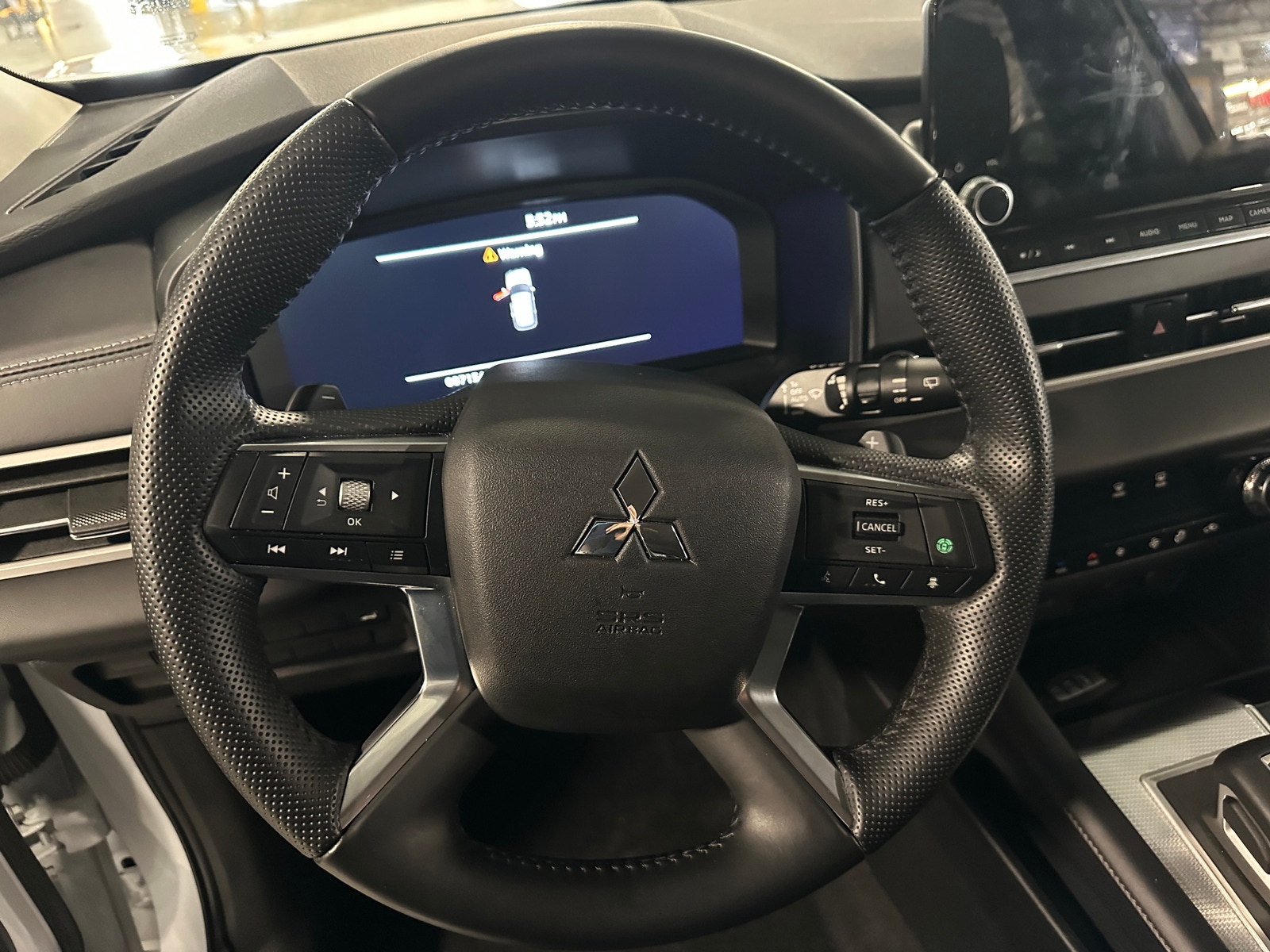 Thumbnail: 2024 Mitsubishi Outlander - 4