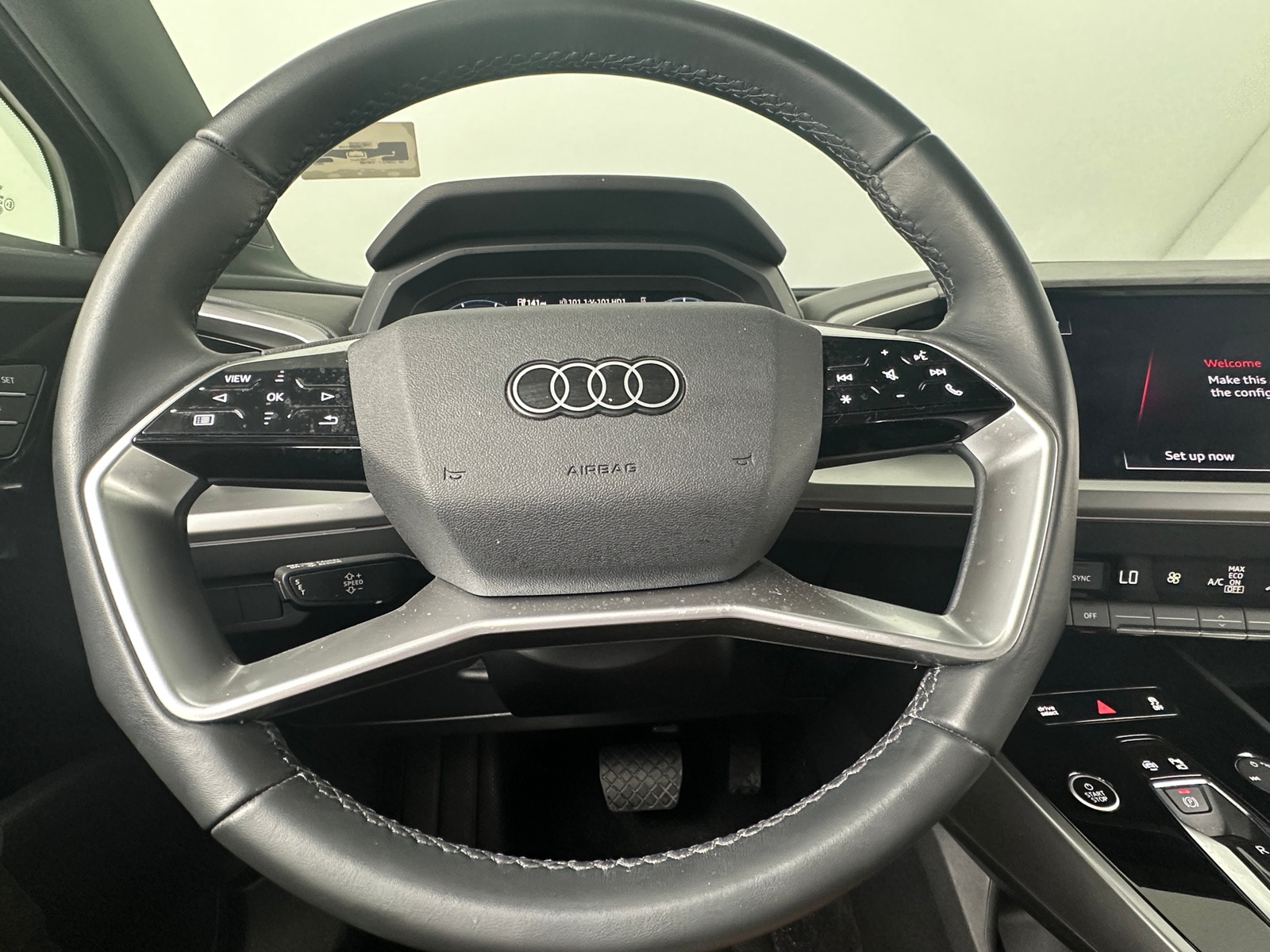 Thumbnail: 2023 Audi Q4 e-tron - 4