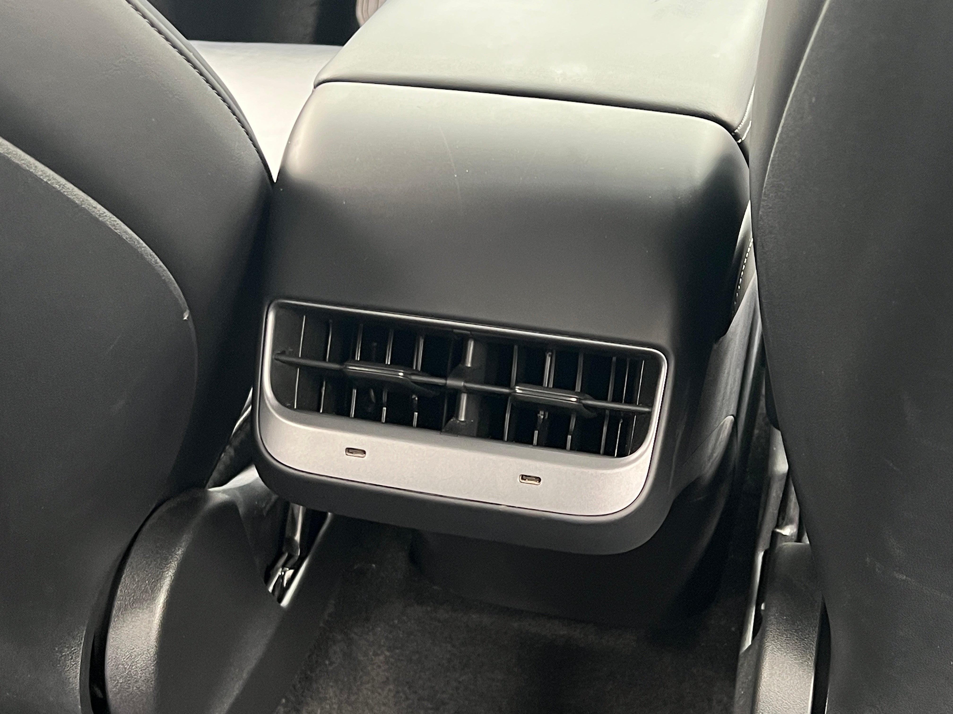 Used 2021 Tesla Model Y Long Range with VIN 5YJYGDEEXMF229562 for sale in Oak Creek, WI