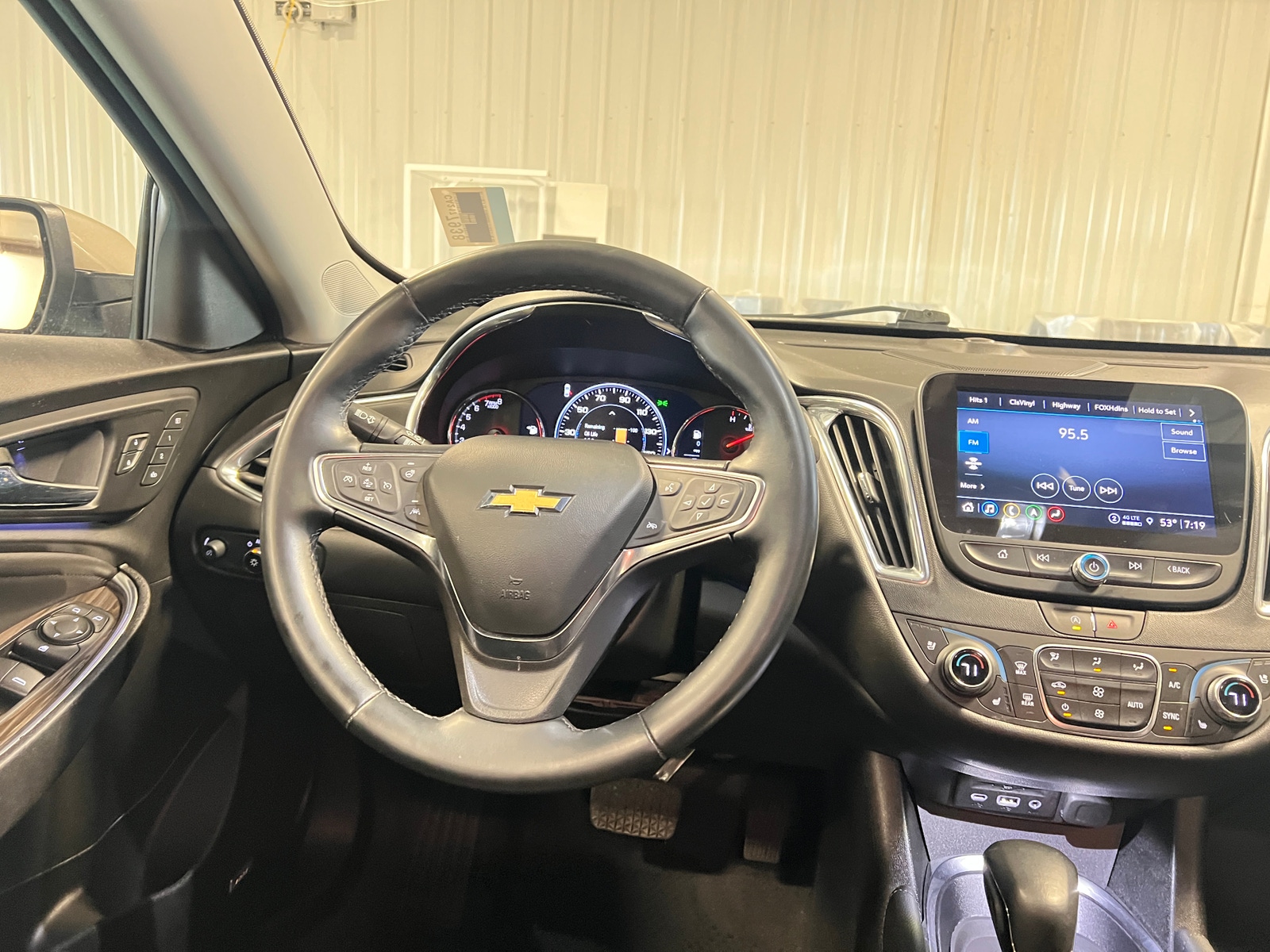 Thumbnail: 2024 Chevrolet Malibu - 4