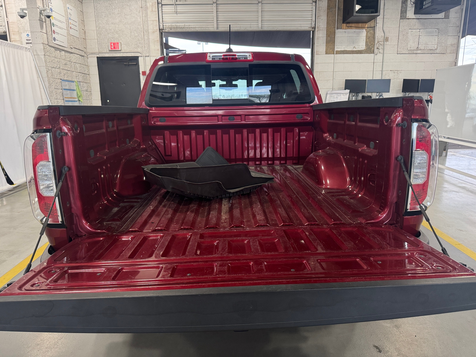 Thumbnail: 2018 GMC Canyon - 7