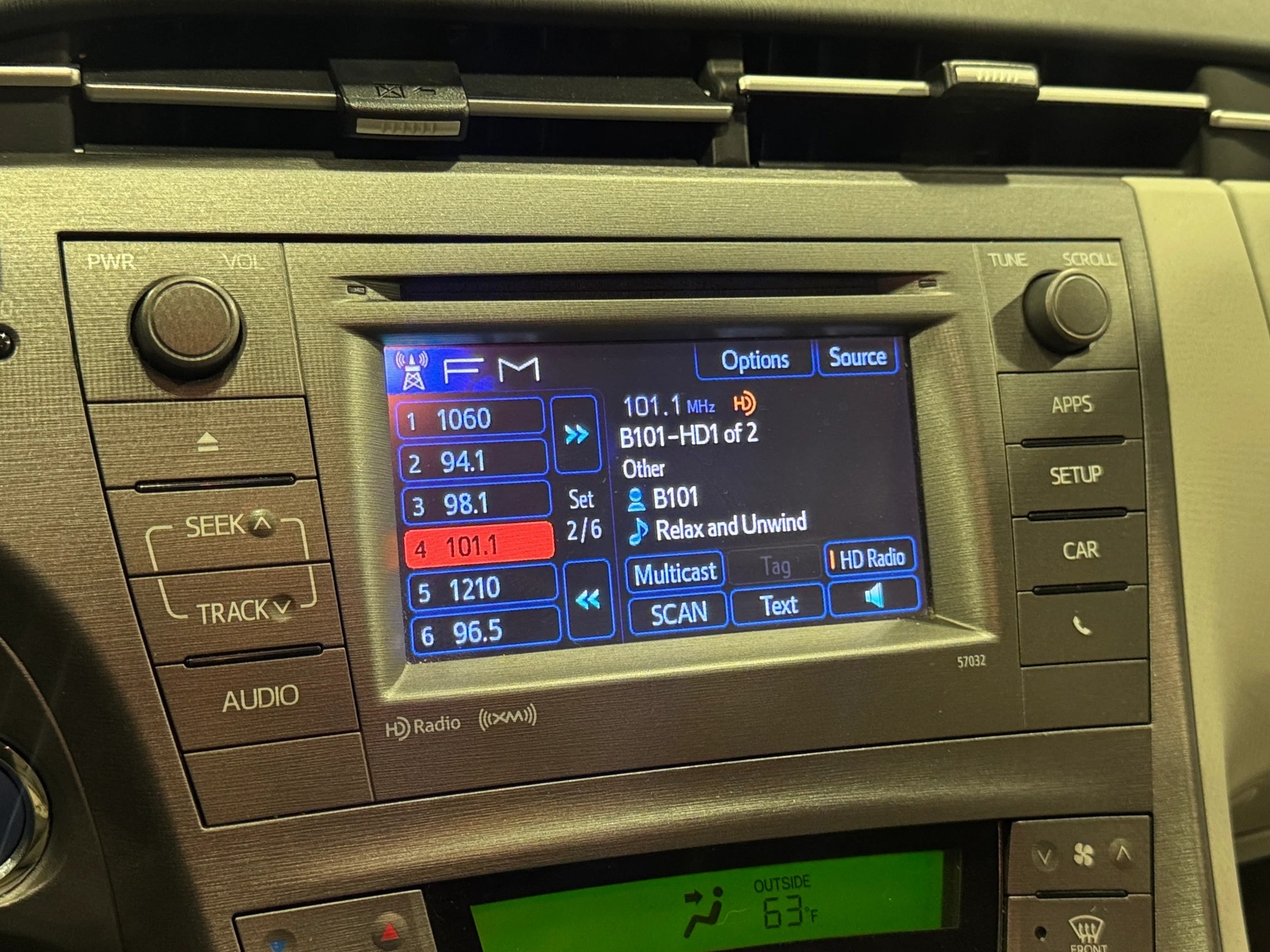 Thumbnail: 2013 Toyota Prius - 4