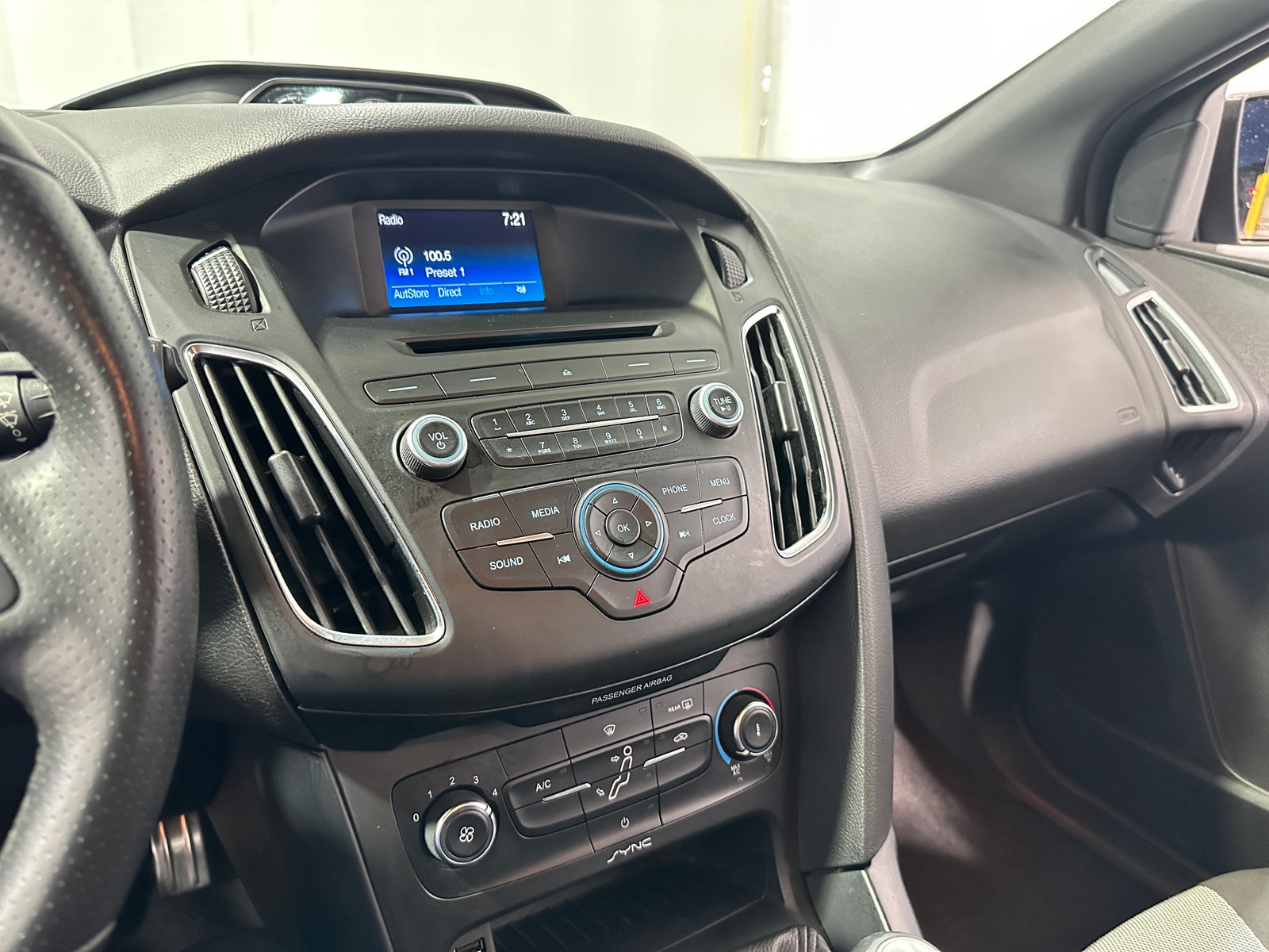 Thumbnail: 2017 Ford Focus - 4