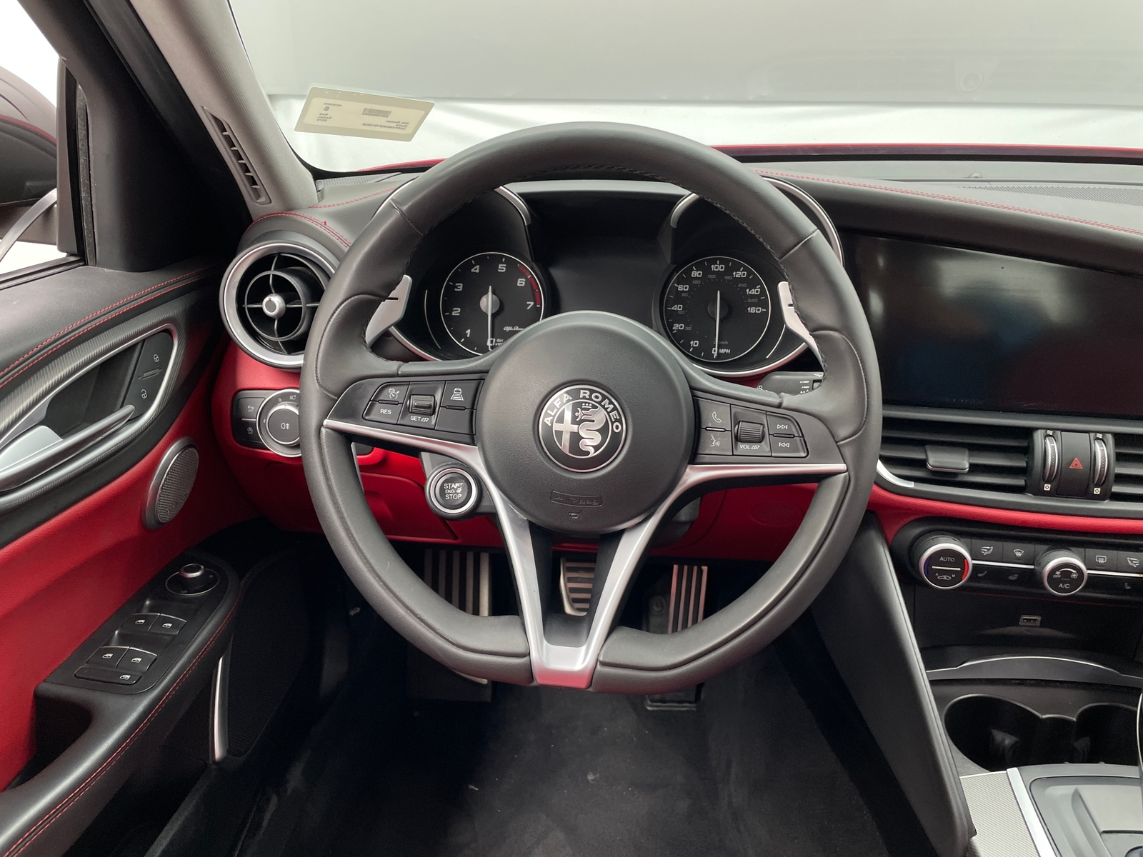 Thumbnail: 2019 Alfa Romeo Giulia - 4