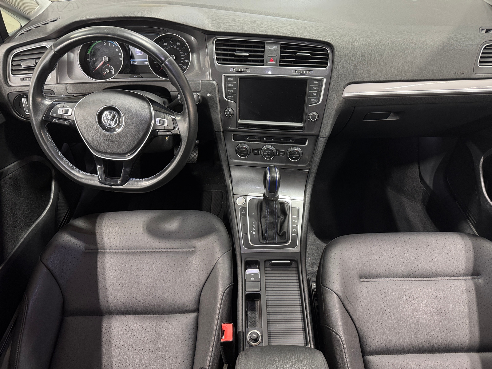 Thumbnail: 2016 Volkswagen e-Golf - 2