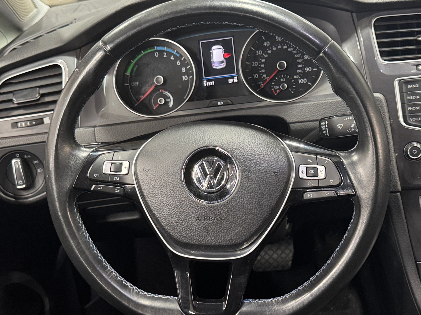 Thumbnail: 2016 Volkswagen e-Golf - 4