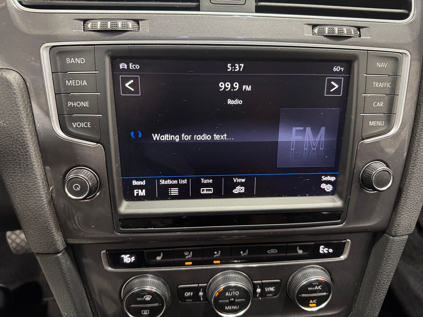 Thumbnail: 2016 Volkswagen e-Golf - 3