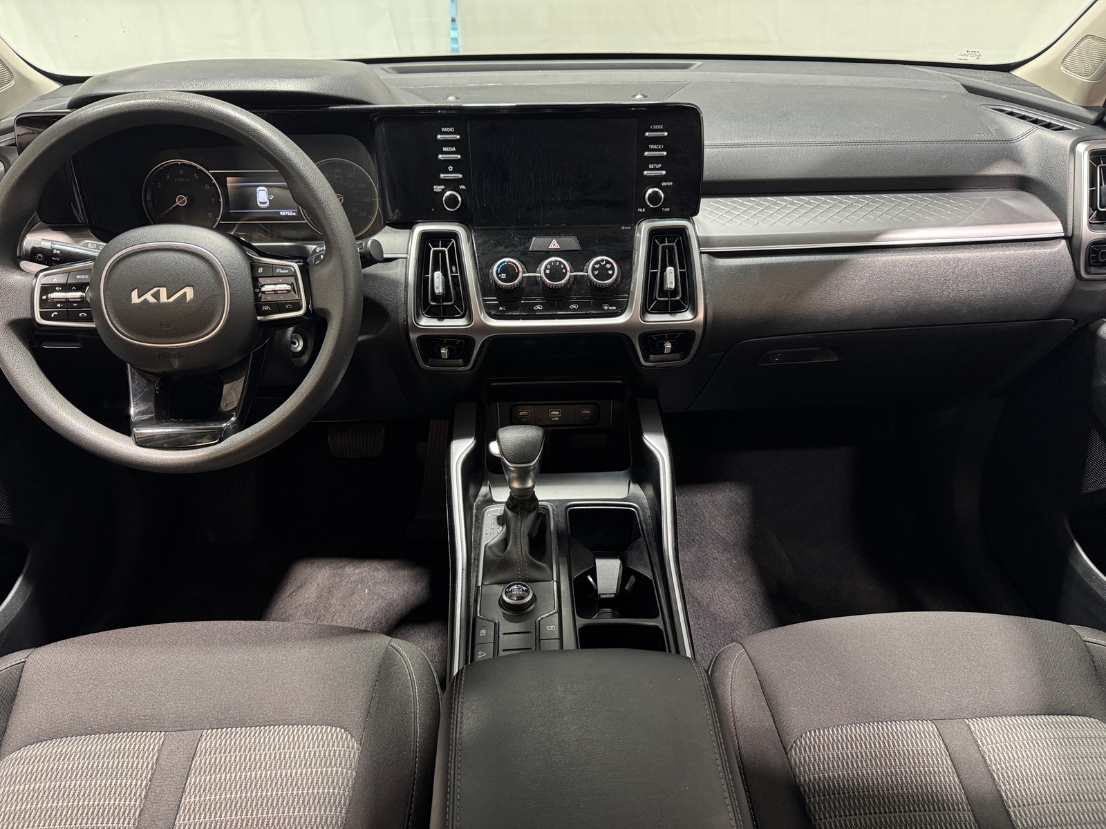 Thumbnail: 2023 Kia Sorento - 3