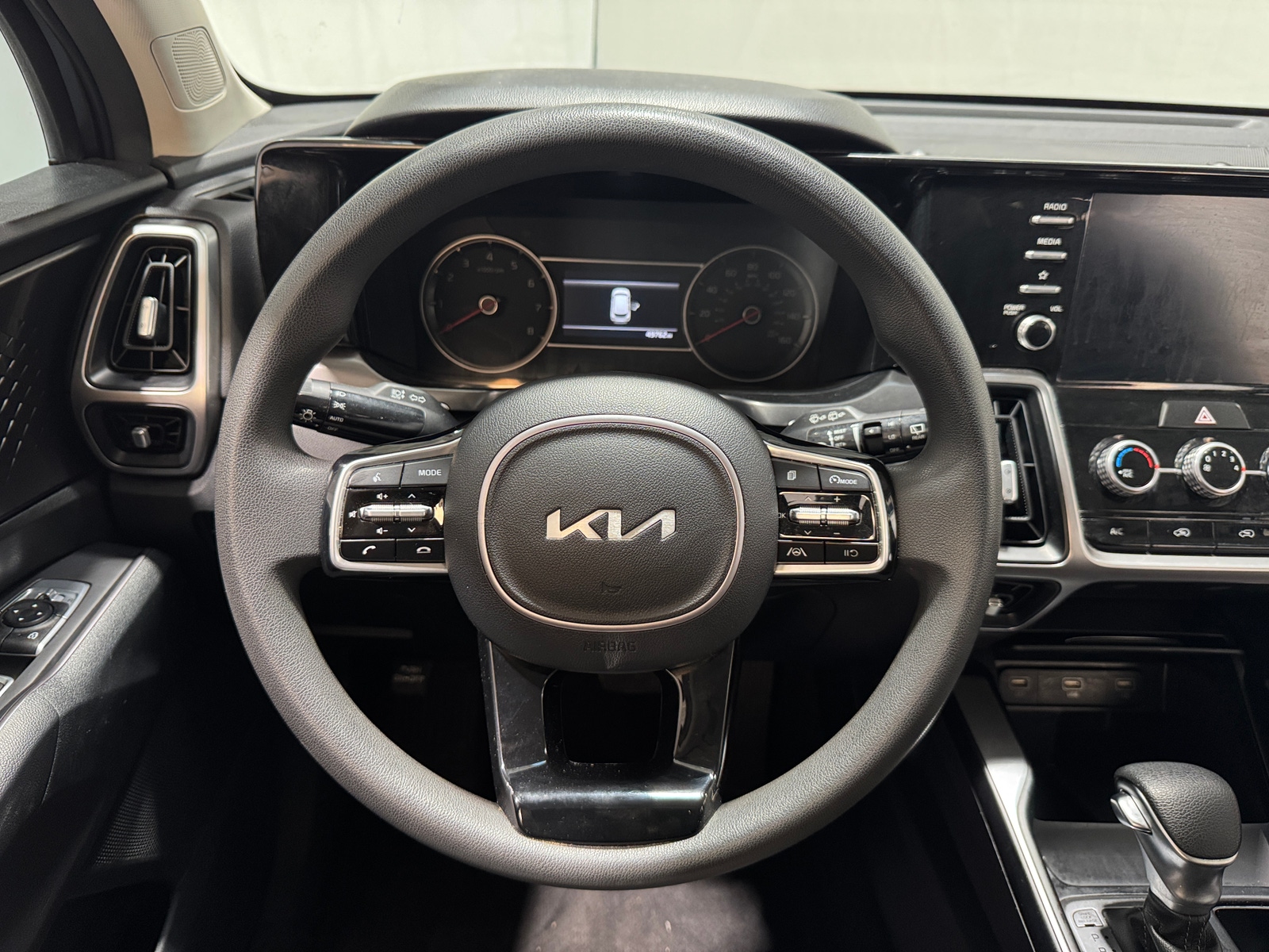 Thumbnail: 2023 Kia Sorento - 5