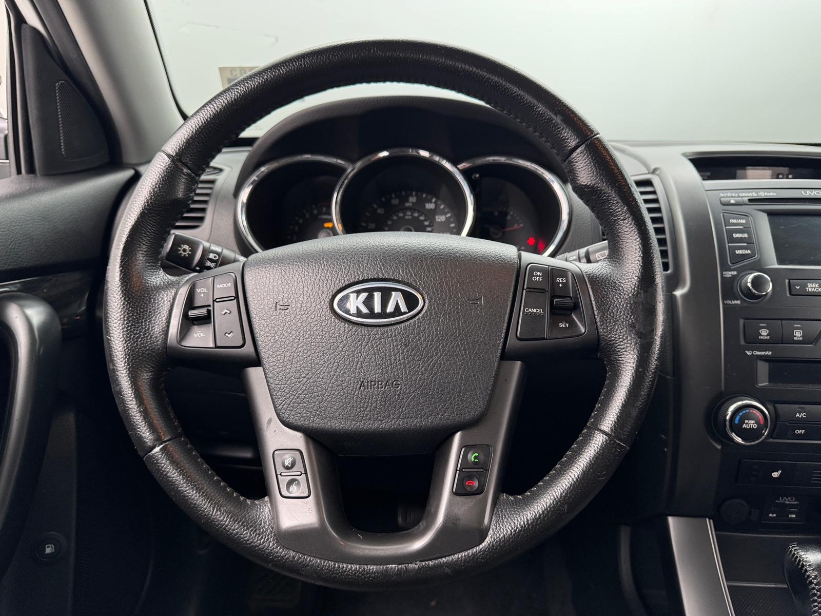 Thumbnail: 2013 Kia Sorento - 4