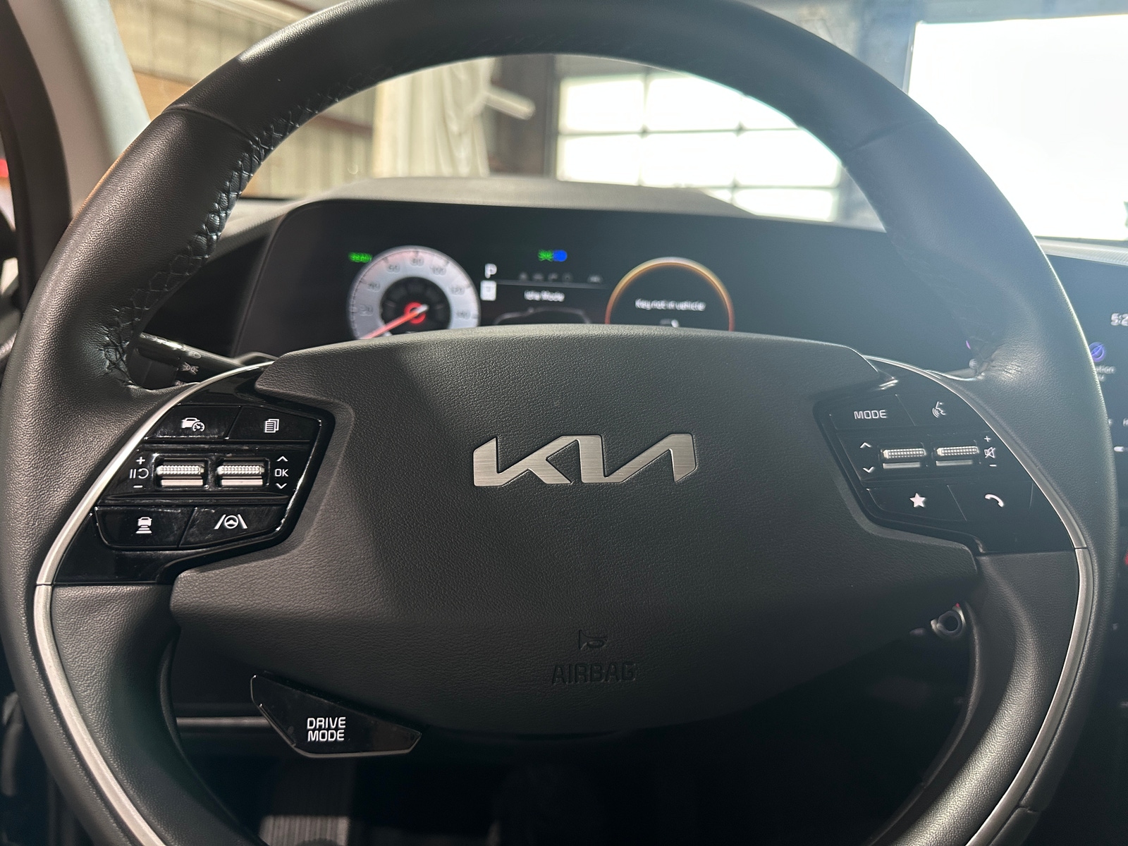 Thumbnail: 2023 Kia Niro - 5