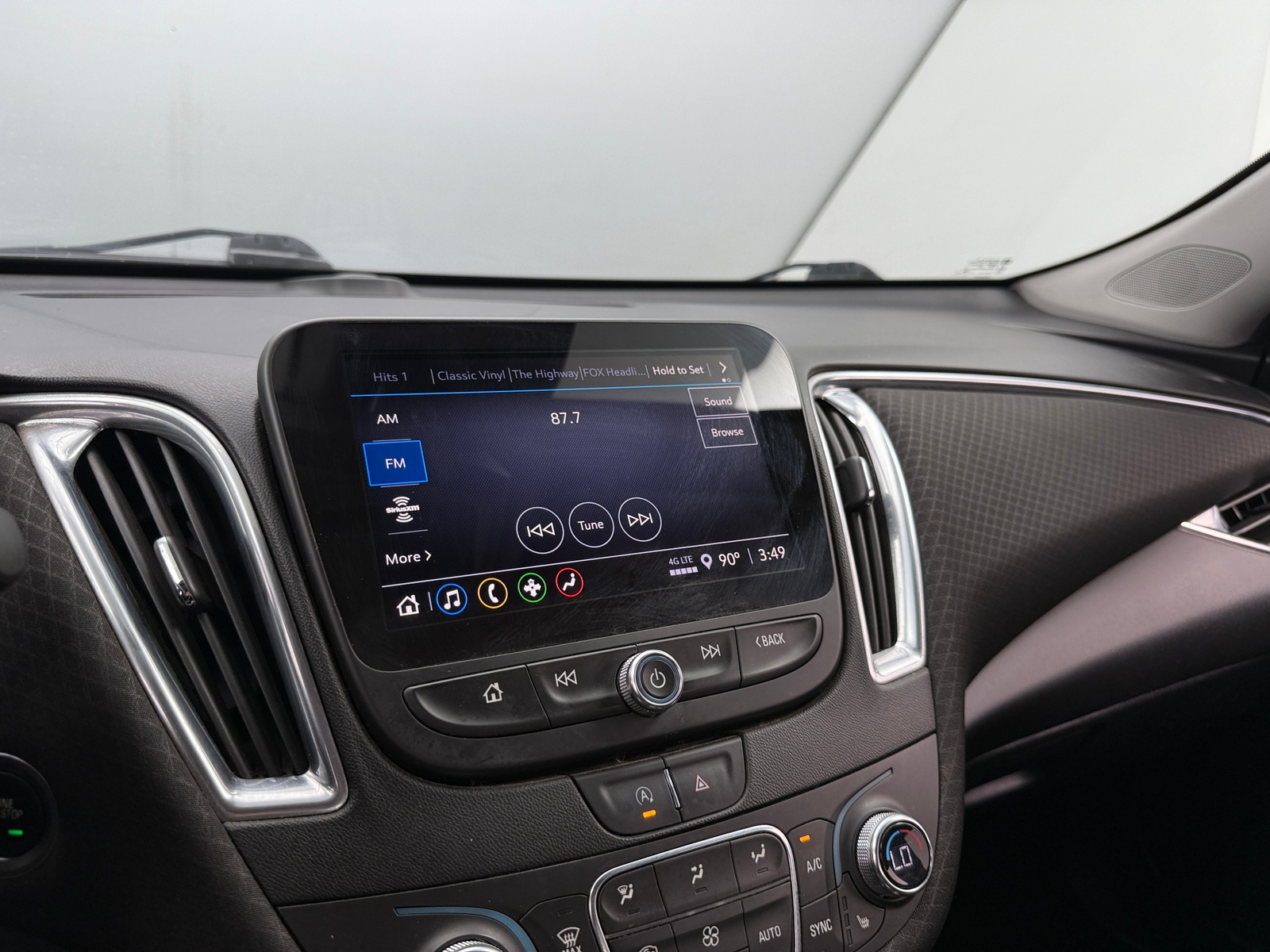 Thumbnail: 2021 Chevrolet Malibu - 4