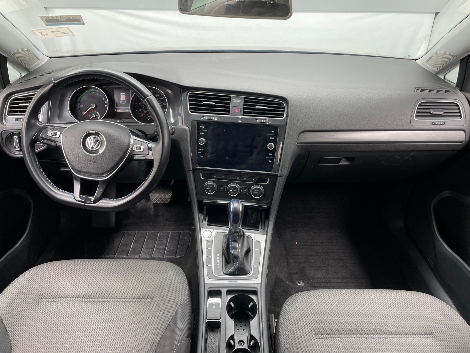 Thumbnail: 2019 Volkswagen e-Golf - 3